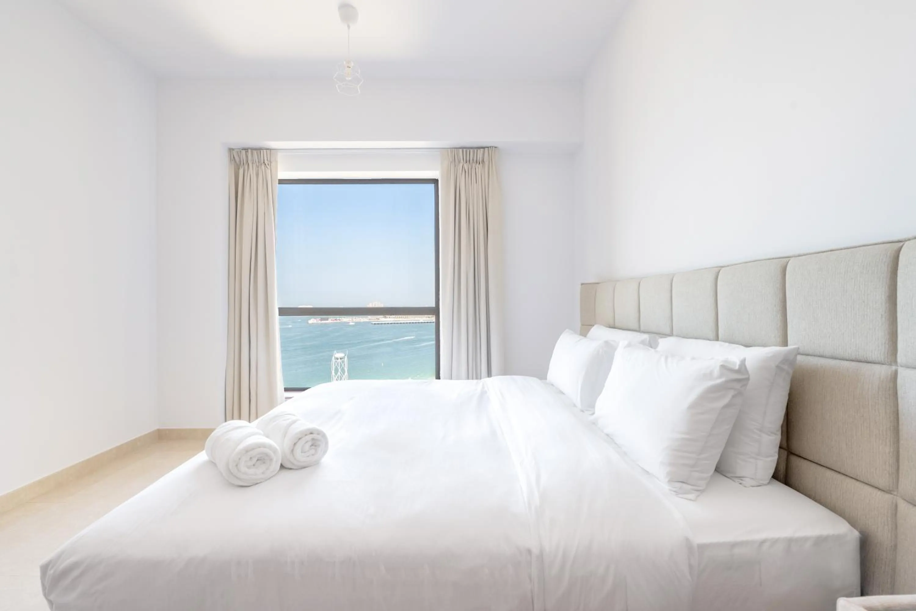 Bed in Deluxe Retreat In JBR - Million Dollar View - Balcony