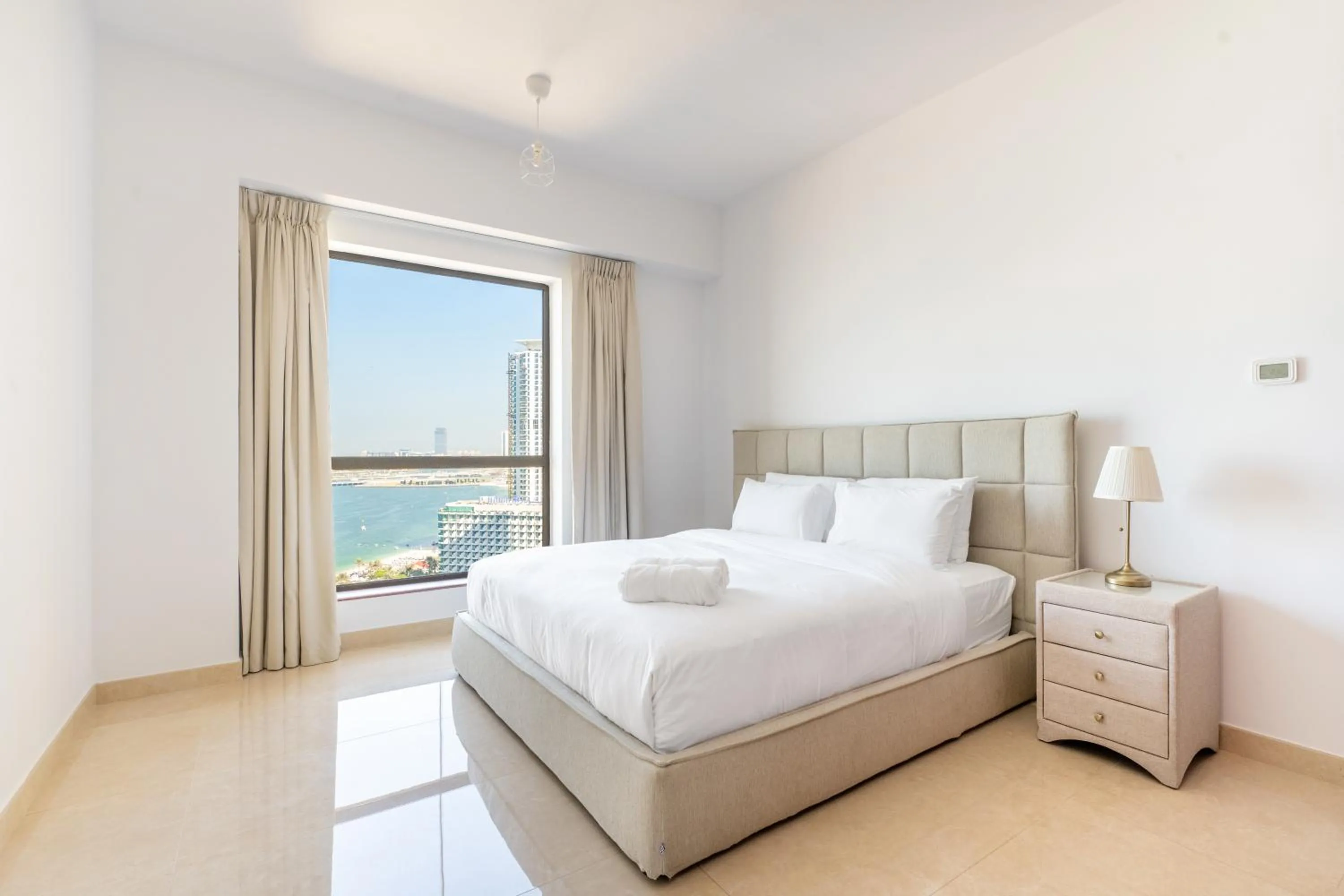 Bed in Deluxe Retreat In JBR - Million Dollar View - Balcony