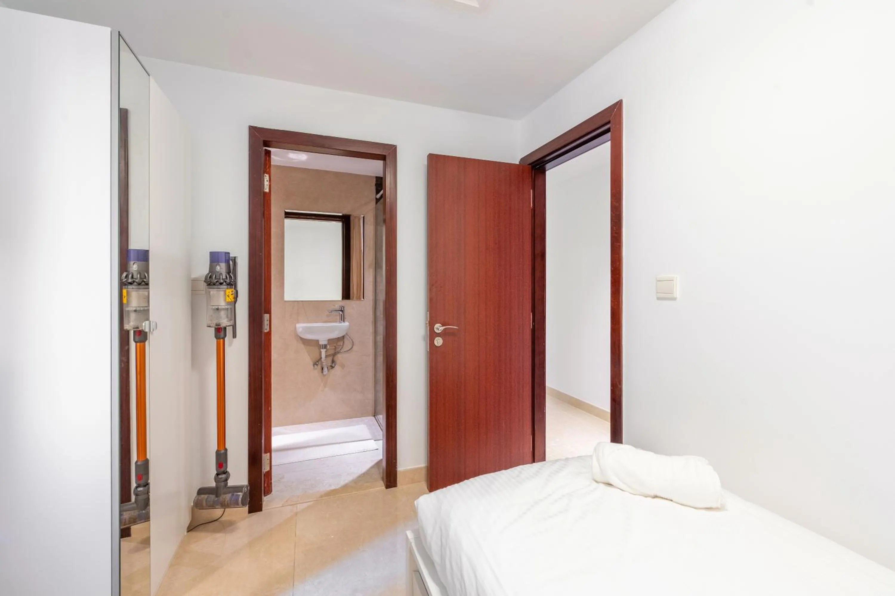 Bed in Deluxe Retreat In JBR - Million Dollar View - Balcony
