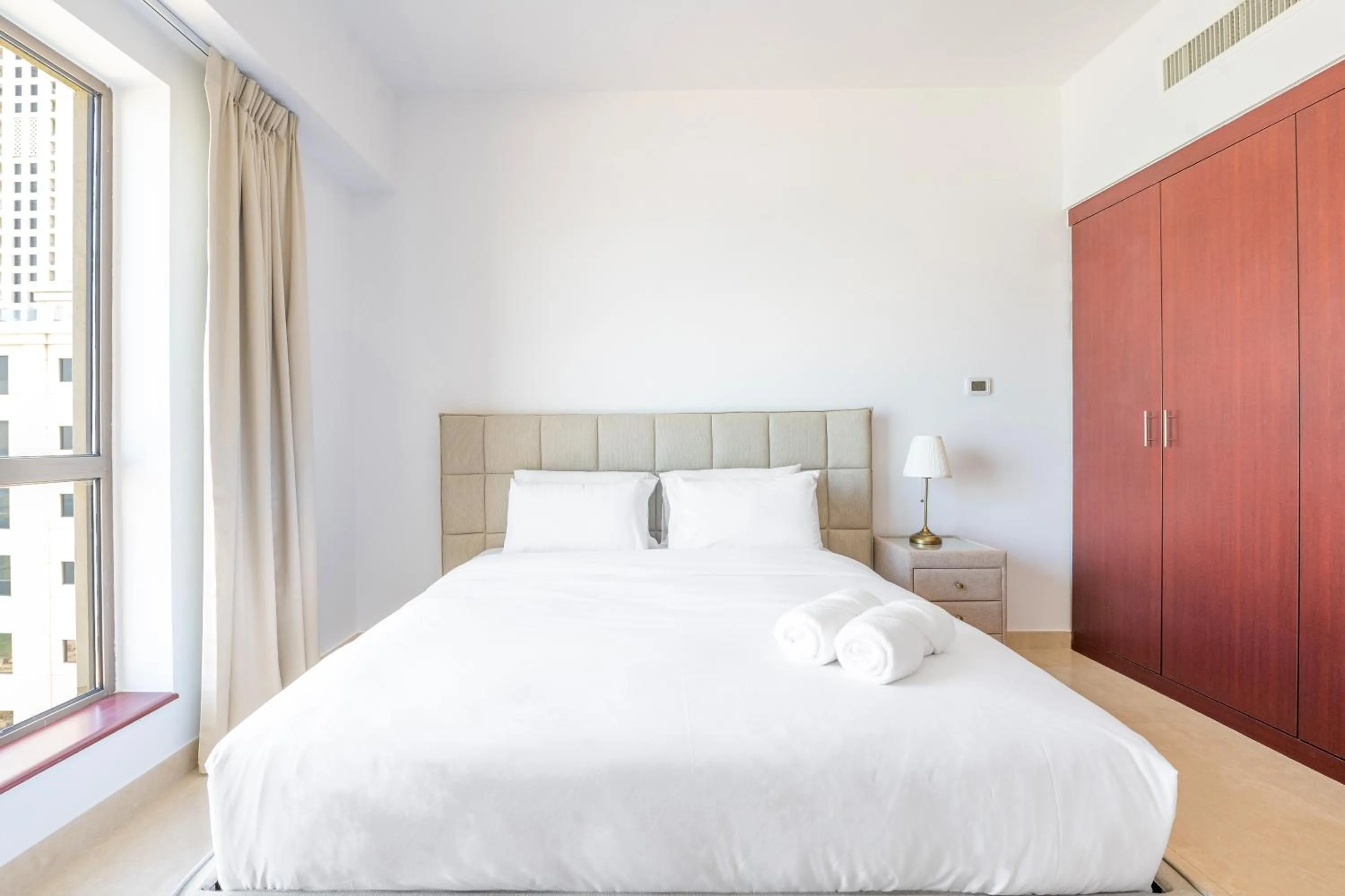 Bed in Deluxe Retreat In JBR - Million Dollar View - Balcony