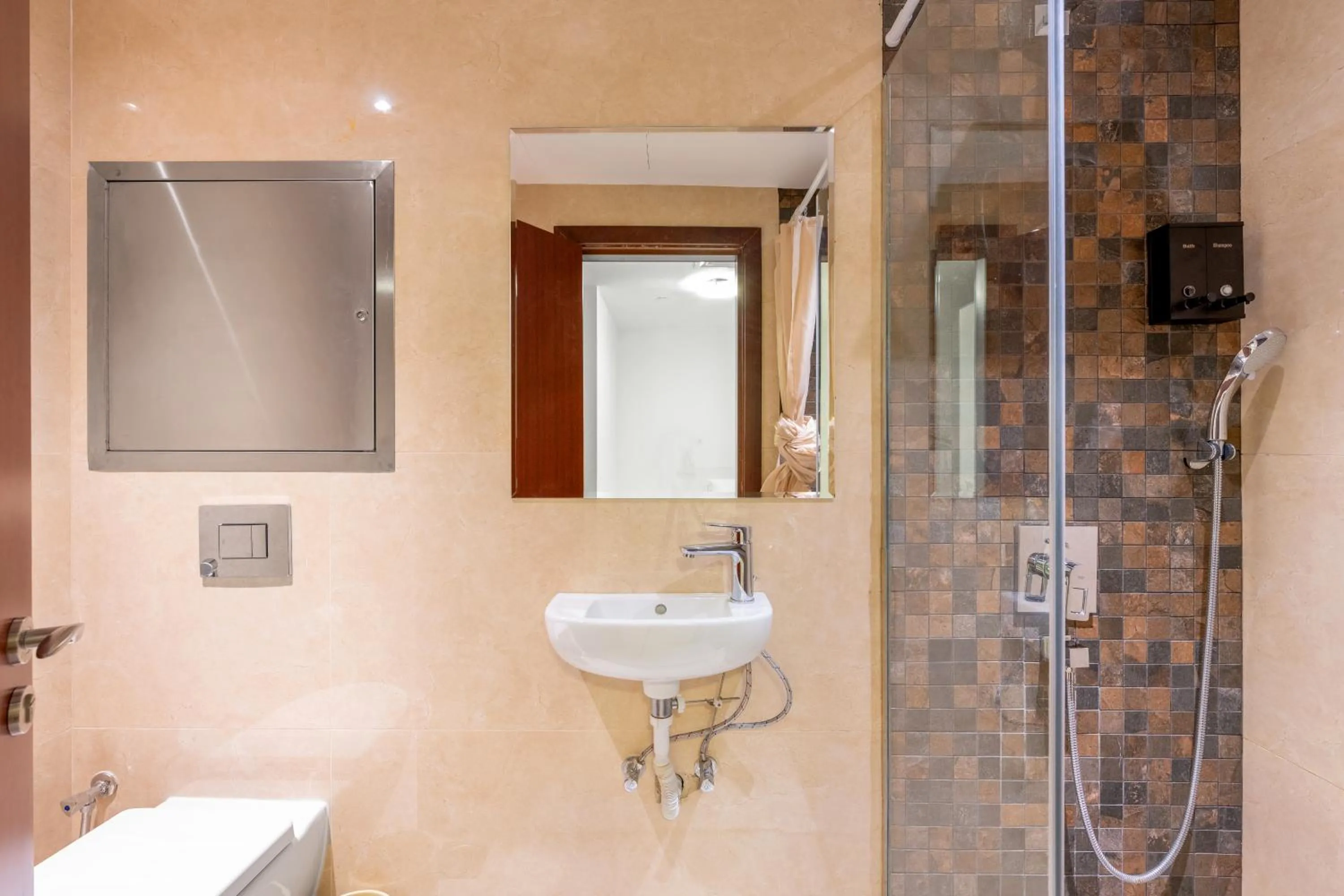 Shower in Deluxe Retreat In JBR - Million Dollar View - Balcony