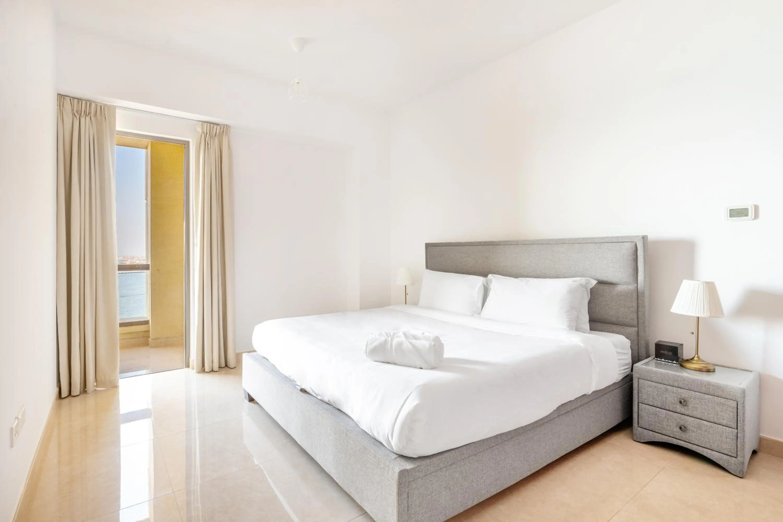 Bed in Deluxe Retreat In JBR - Million Dollar View - Balcony