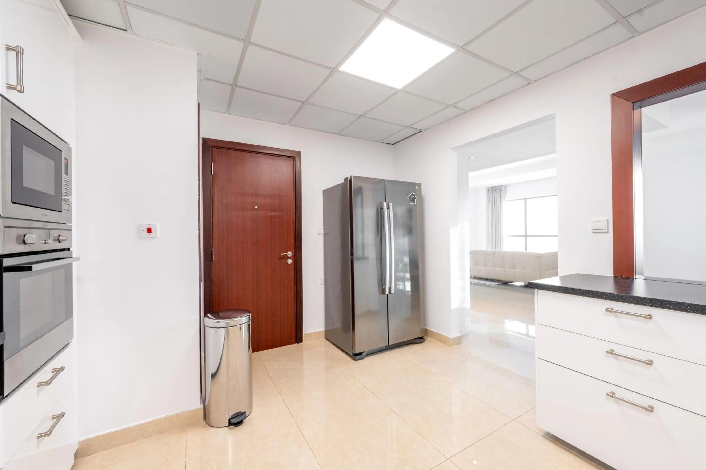 Kitchen or kitchenette in Deluxe Retreat In JBR - Million Dollar View - Balcony