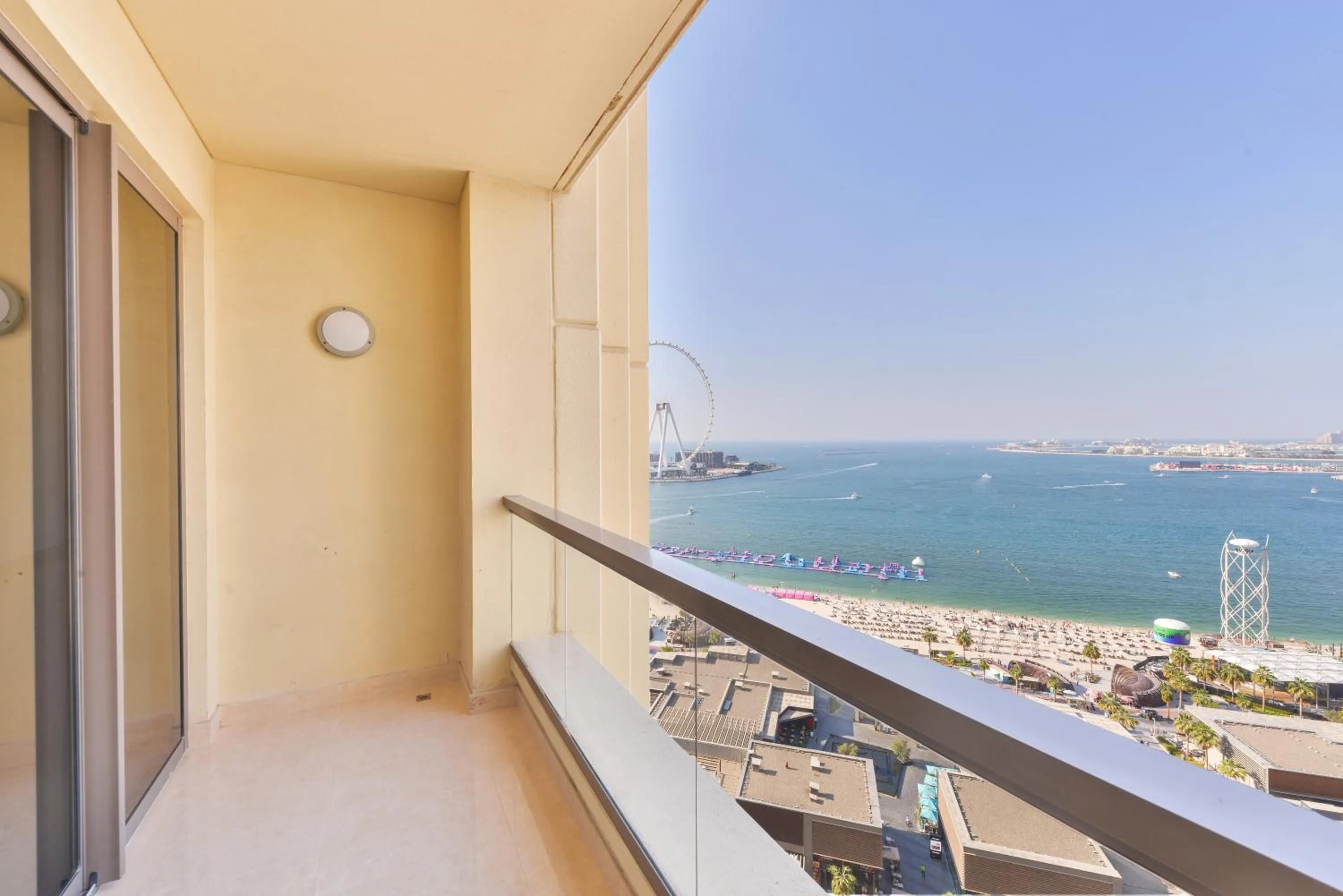 Property building in Deluxe Retreat In JBR - Million Dollar View - Balcony
