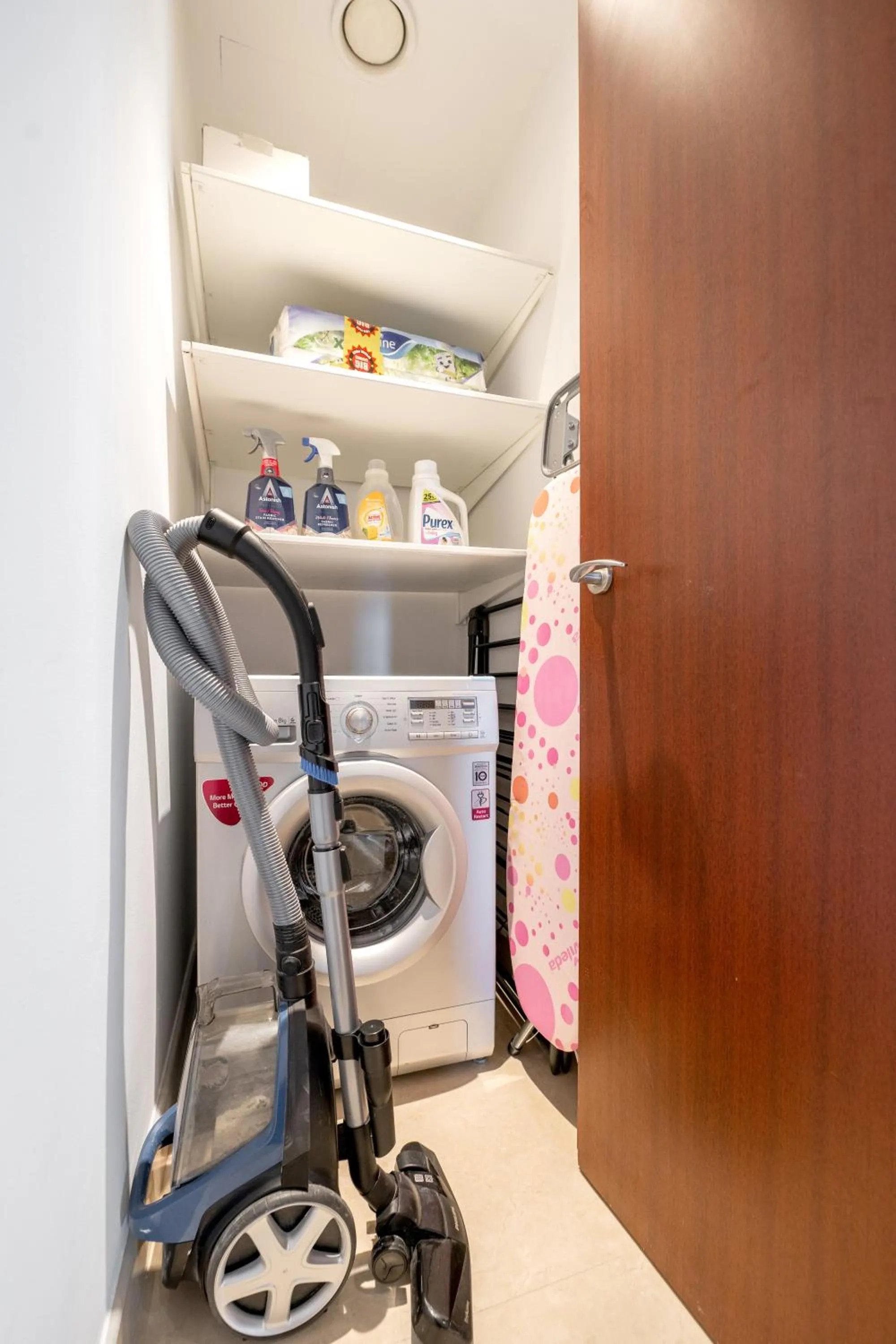 laundry in Deluxe Retreat In JBR - Million Dollar View - Balcony