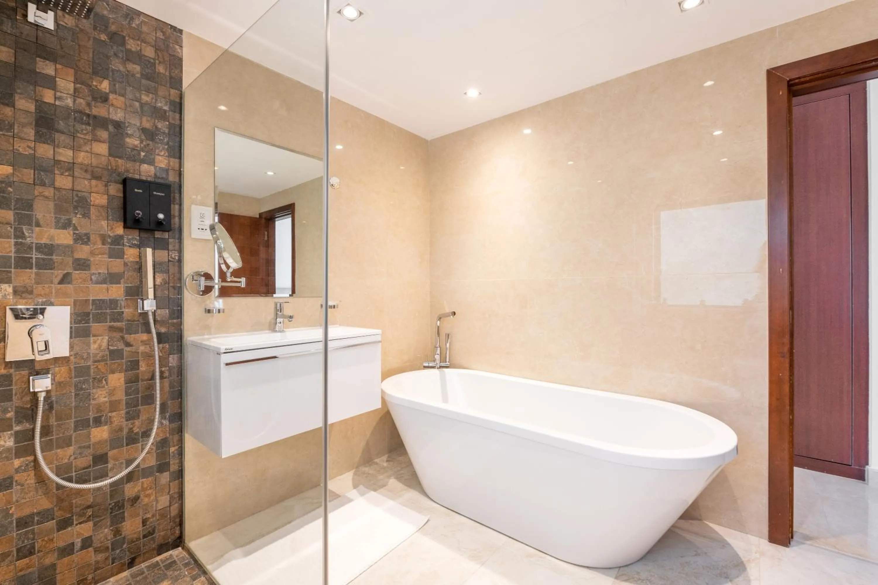 Shower in Deluxe Retreat In JBR - Million Dollar View - Balcony
