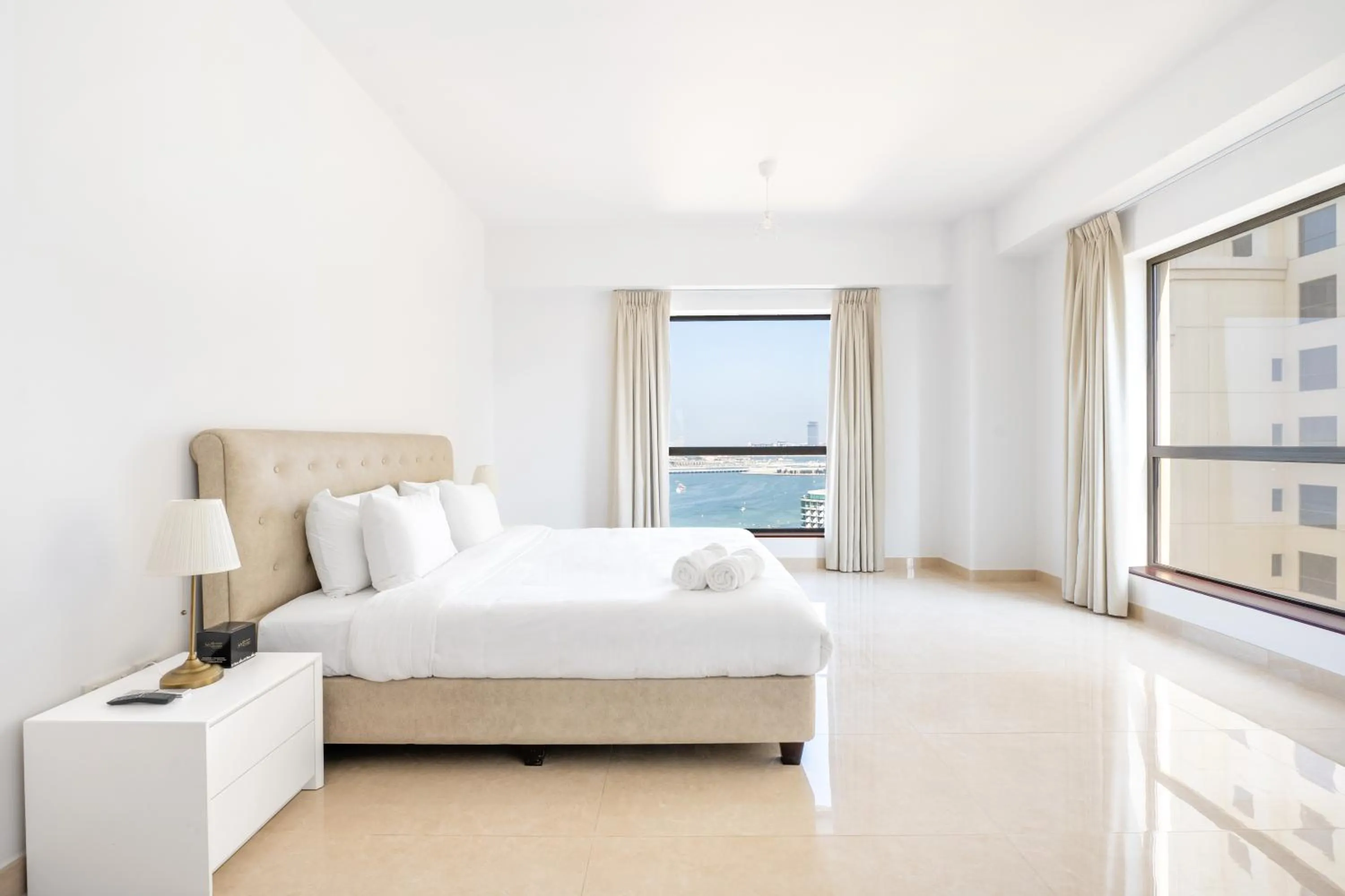 Bed in Deluxe Retreat In JBR - Million Dollar View - Balcony