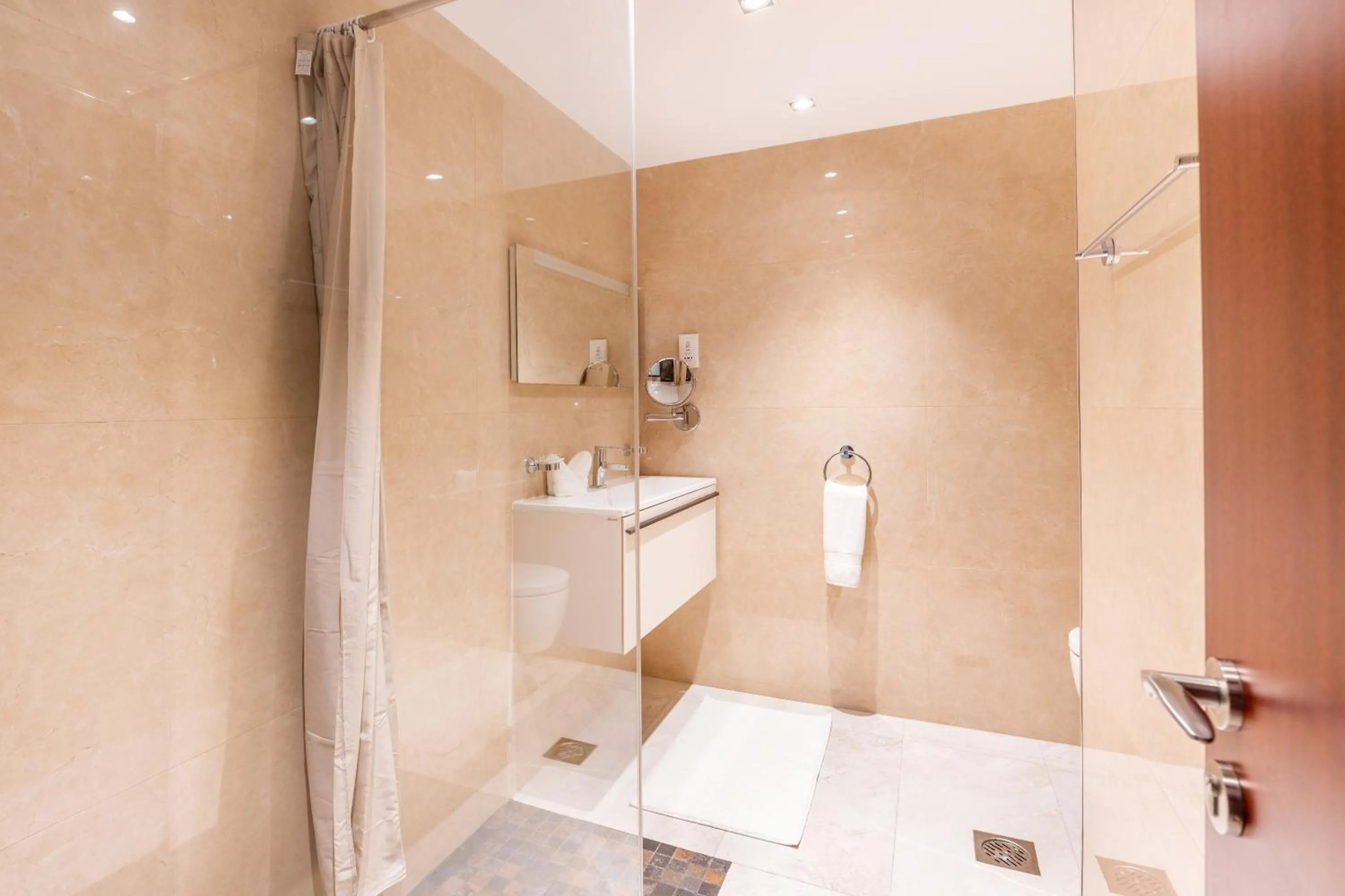 Shower in Deluxe Retreat In JBR - Million Dollar View - Balcony