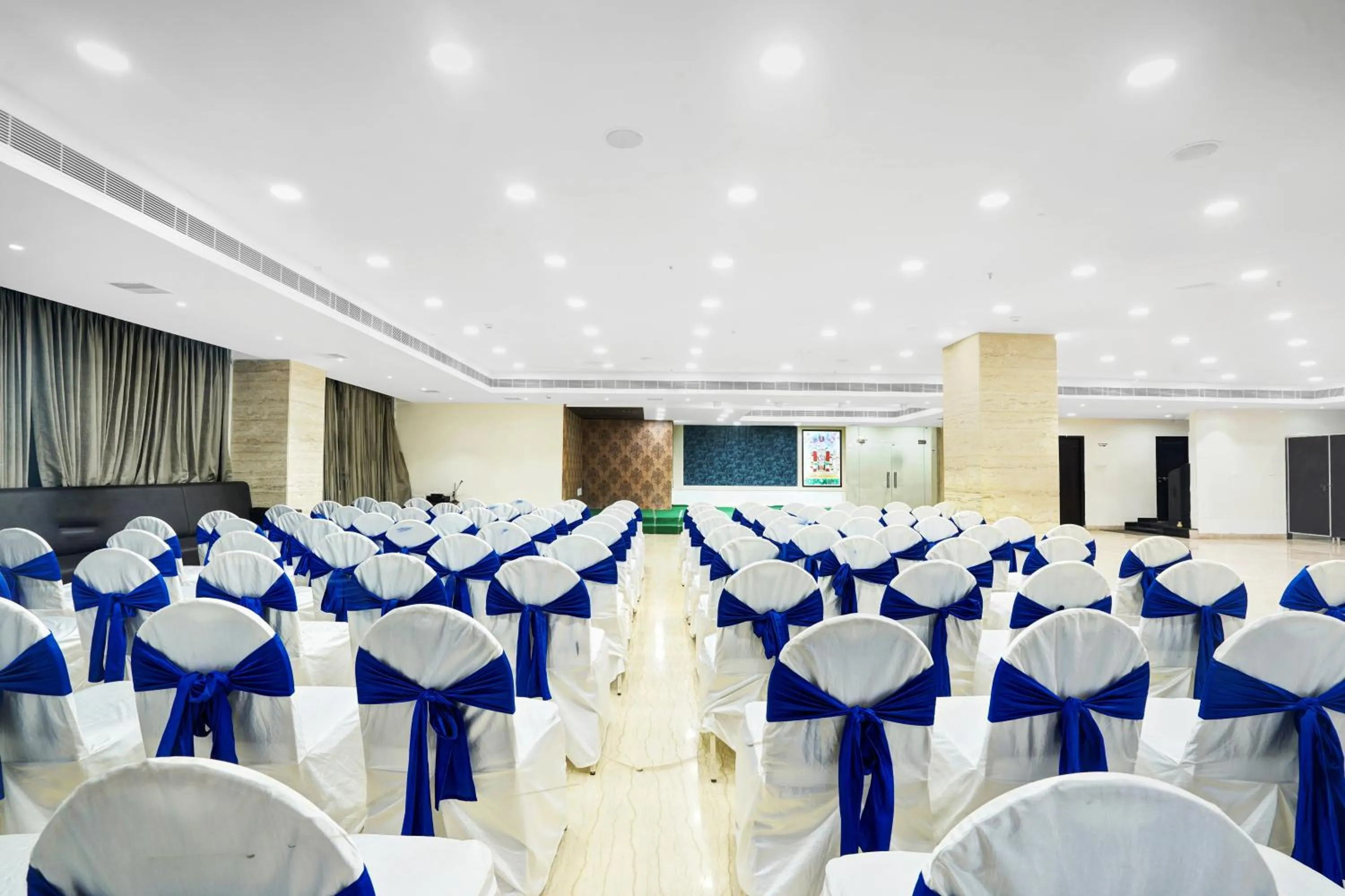 Meeting/conference room in Treebo Madhuvan Grand