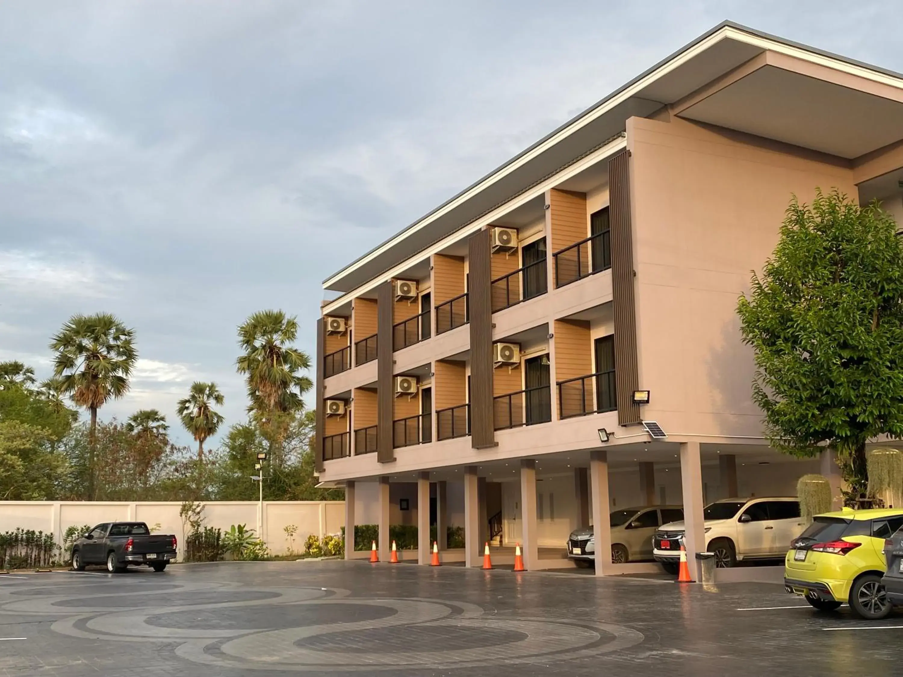 Property building in Super Highway Hotel Property building in Super Highway Hotel