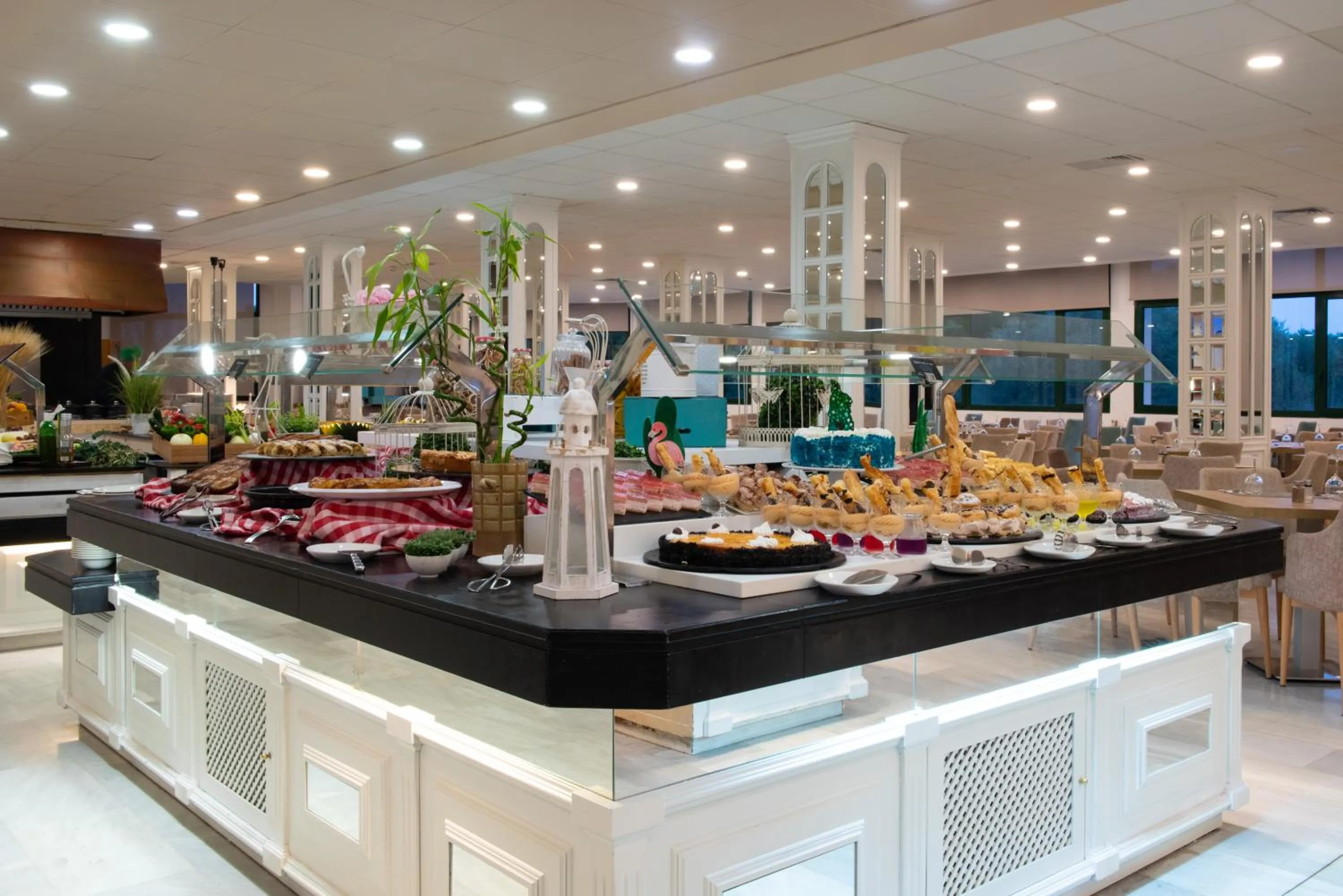 Restaurant/places to eat in Valentin Son Bou