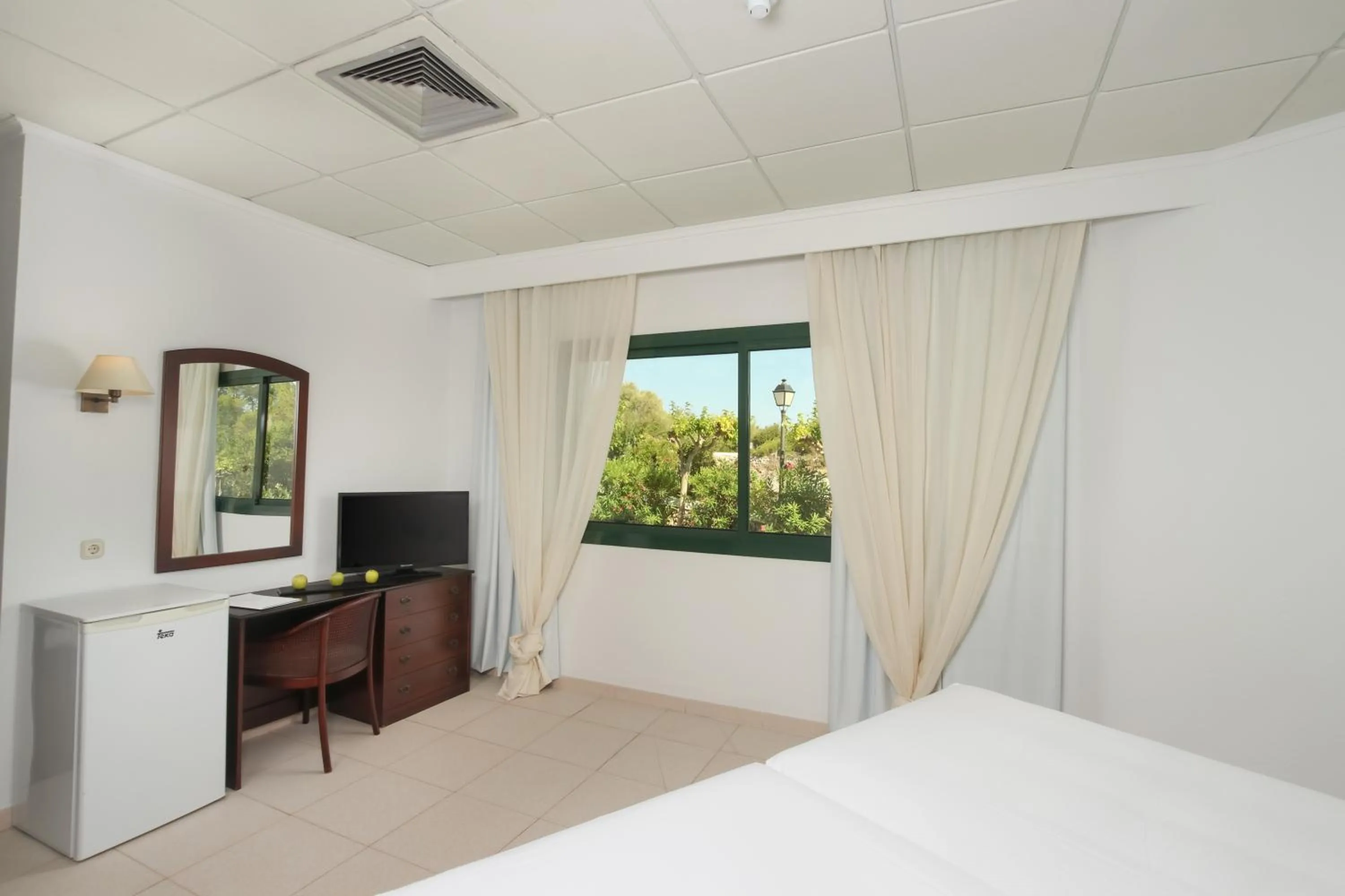 Bedroom, Bed in Valentin Son Bou