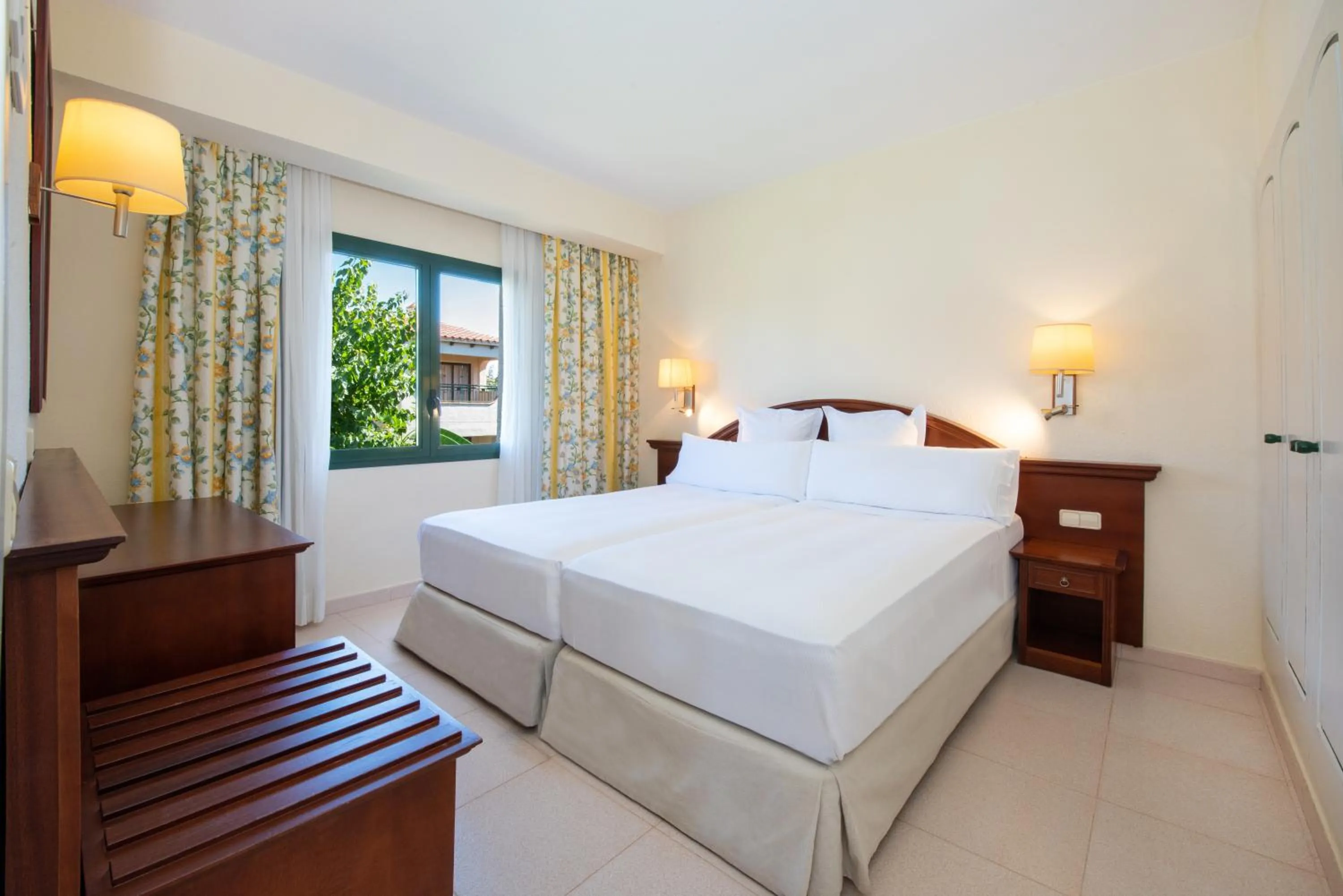 Bedroom, Bed in Valentin Son Bou