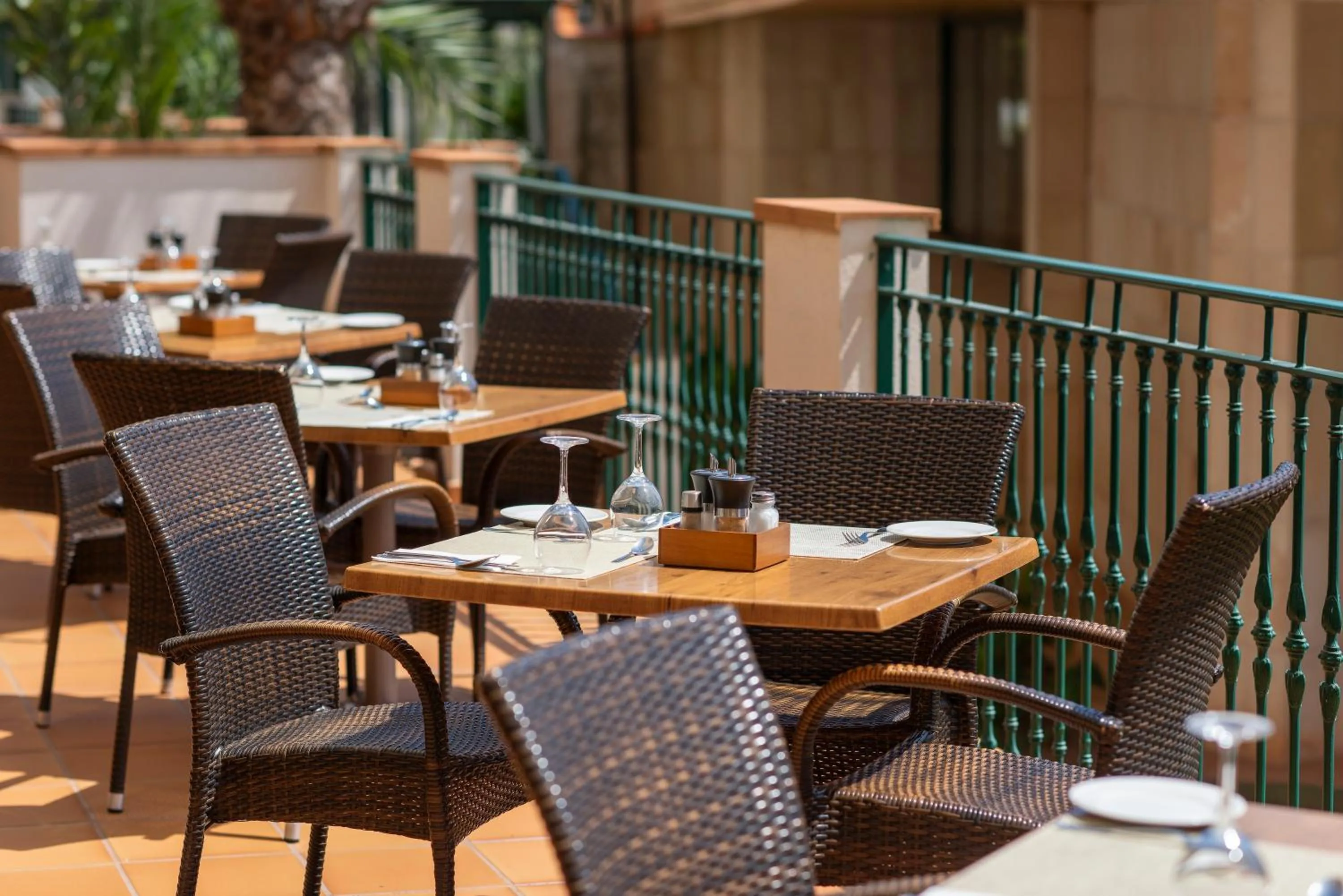 Restaurant/places to eat in Valentin Son Bou