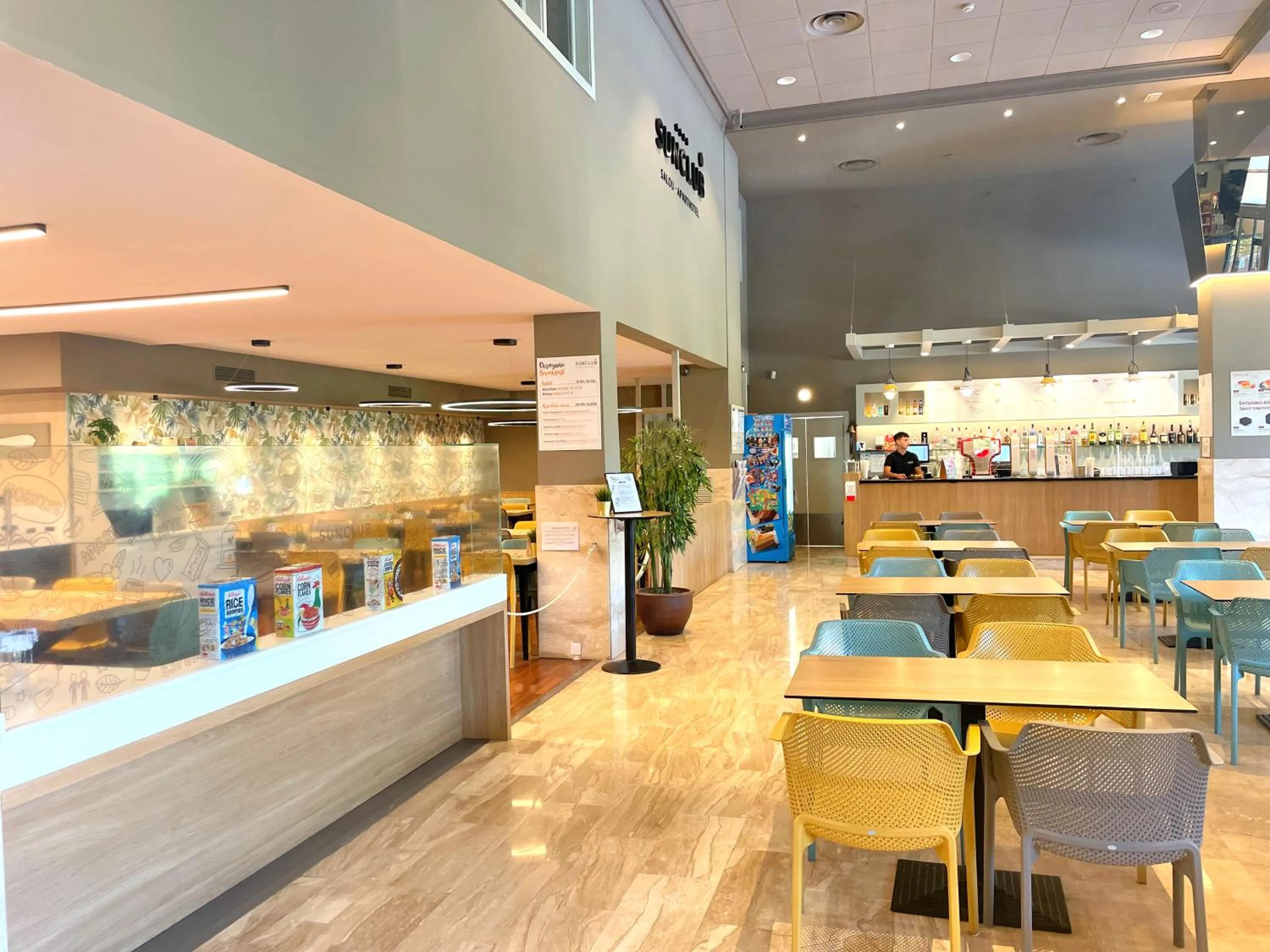 Restaurant/places to eat in Aparthotel SunClub Salou