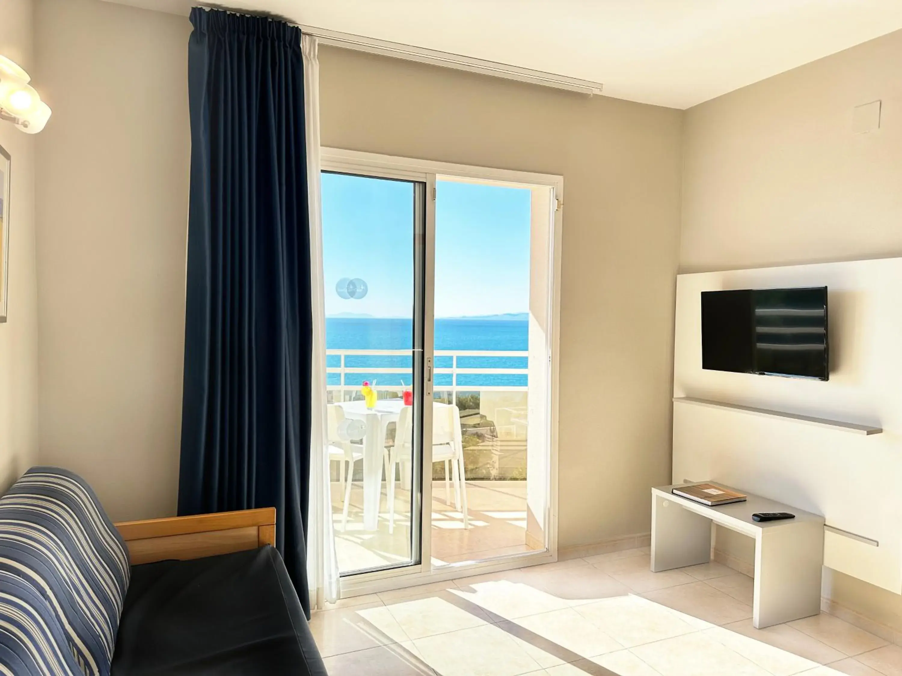 Communal lounge/ TV room, Bed in Aparthotel SunClub Salou Communal lounge/ TV room, Bed in Aparthotel SunClub Salou