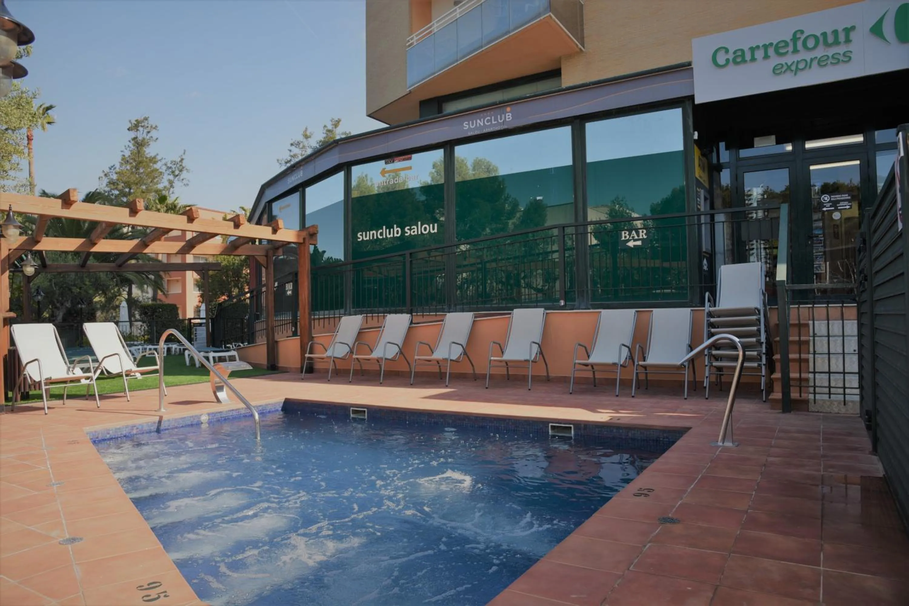 Facade/entrance in Aparthotel SunClub Salou