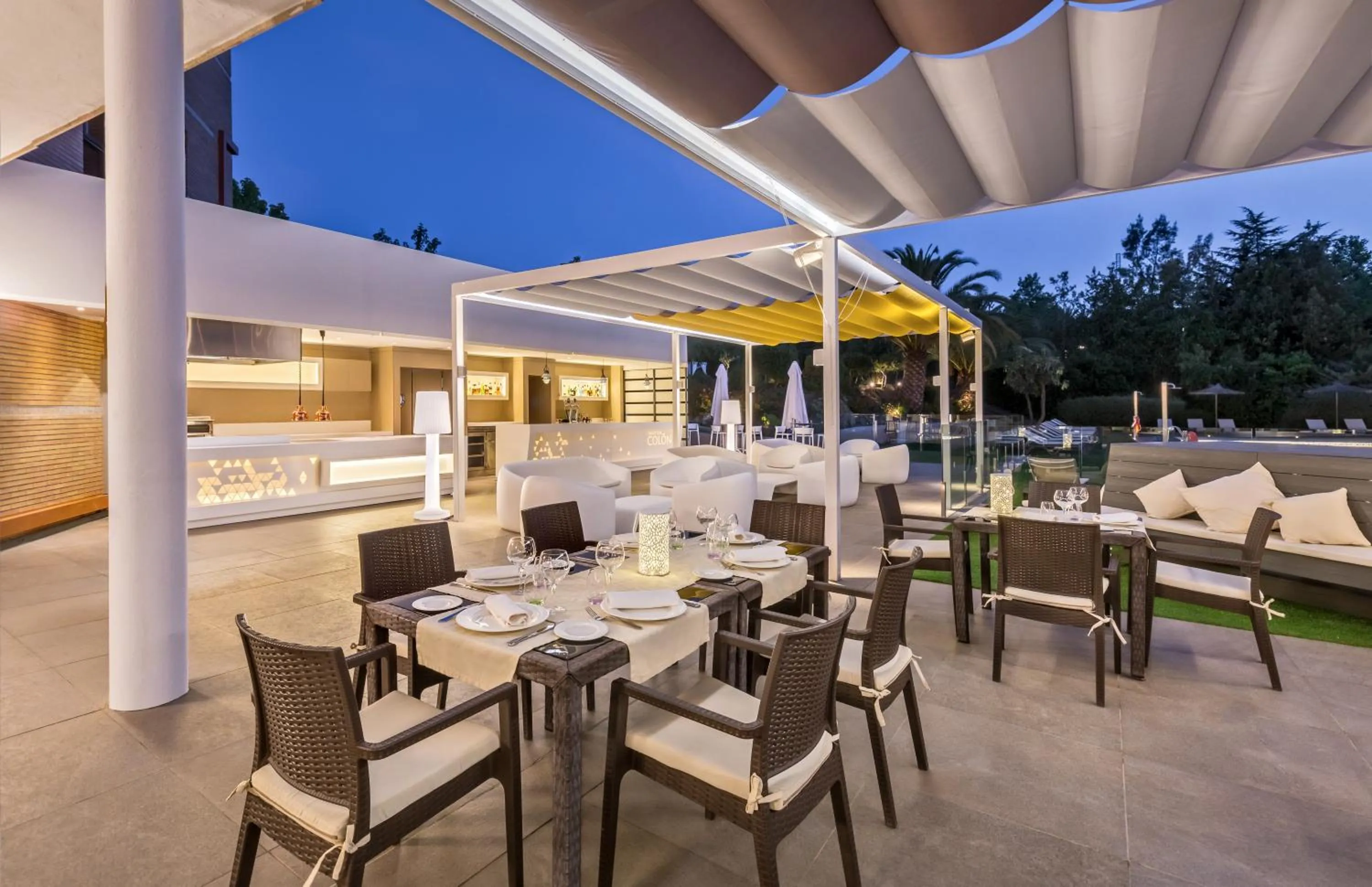 Restaurant/places to eat in Barceló Cáceres V Centenario