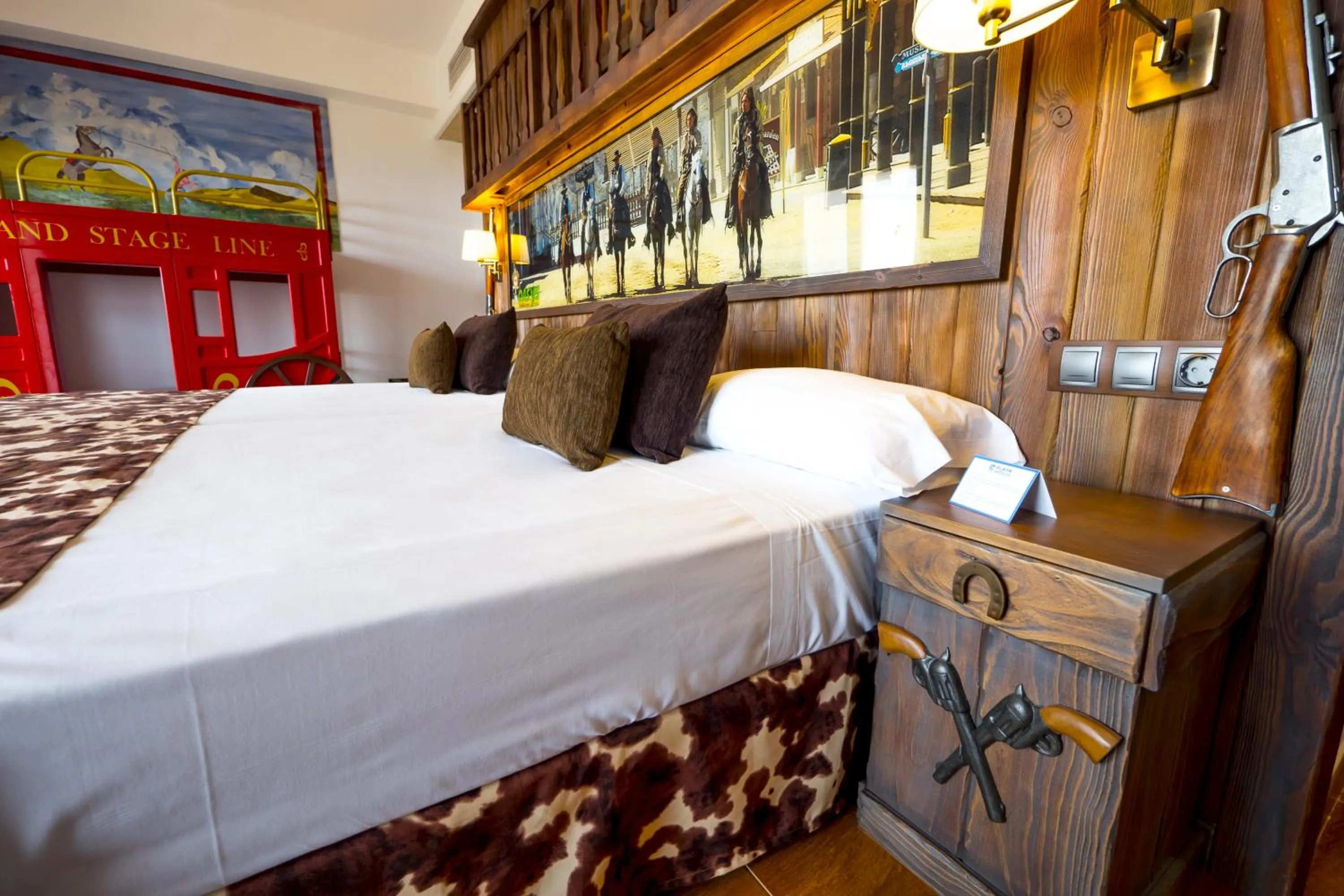 Decorative detail, Bed in Playadulce