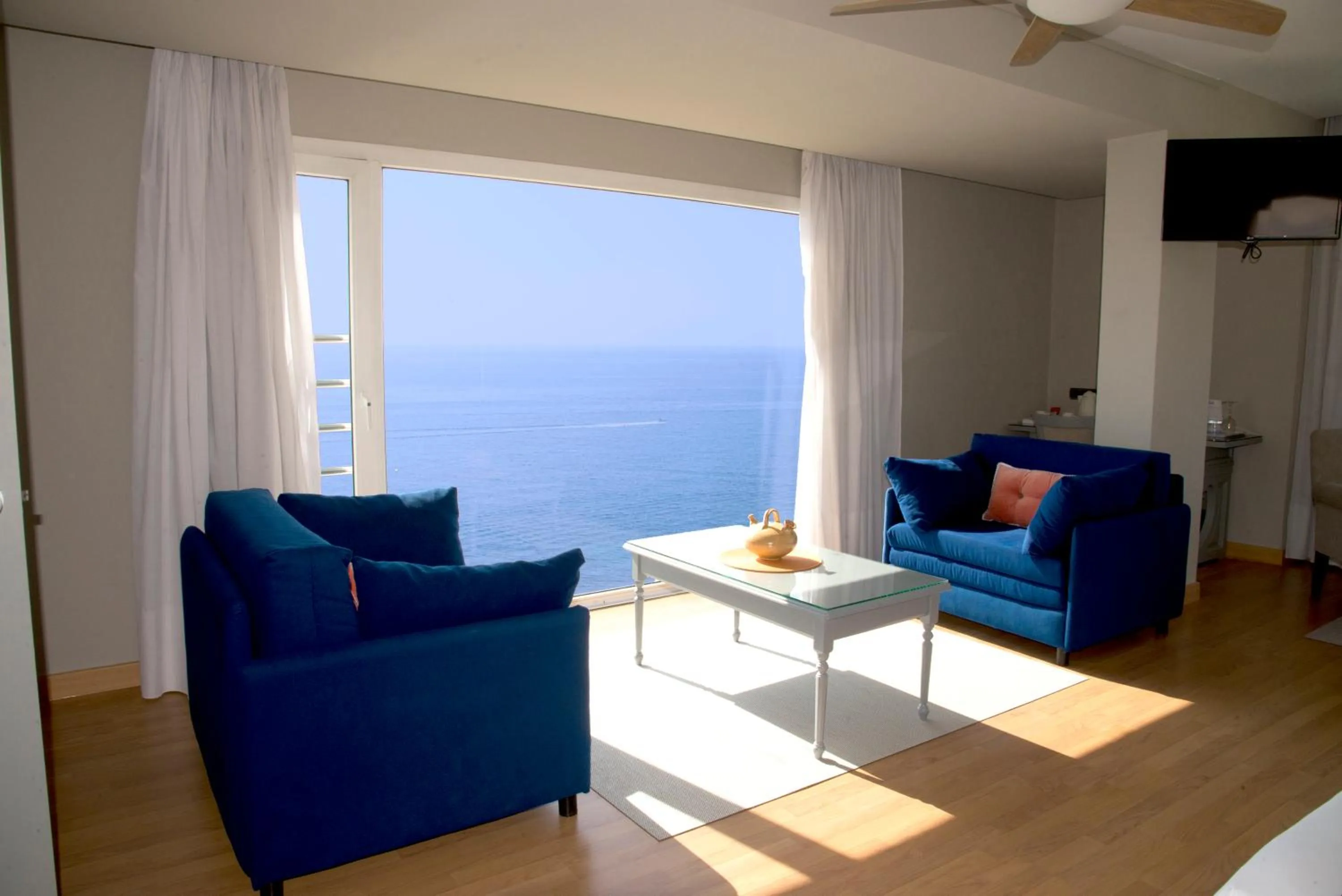 Photo of the whole room in Playadulce