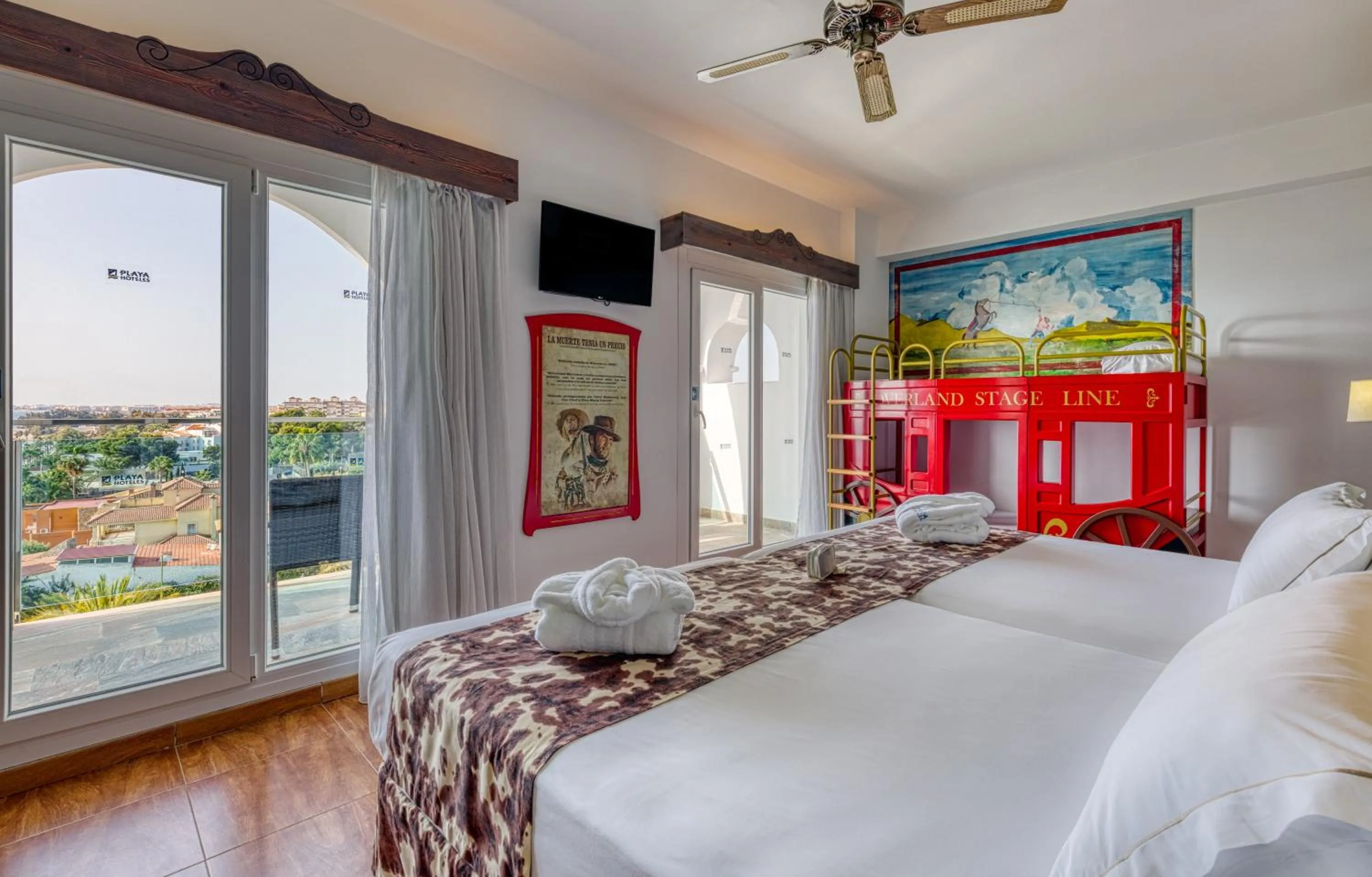 Photo of the whole room, Bed in Playadulce