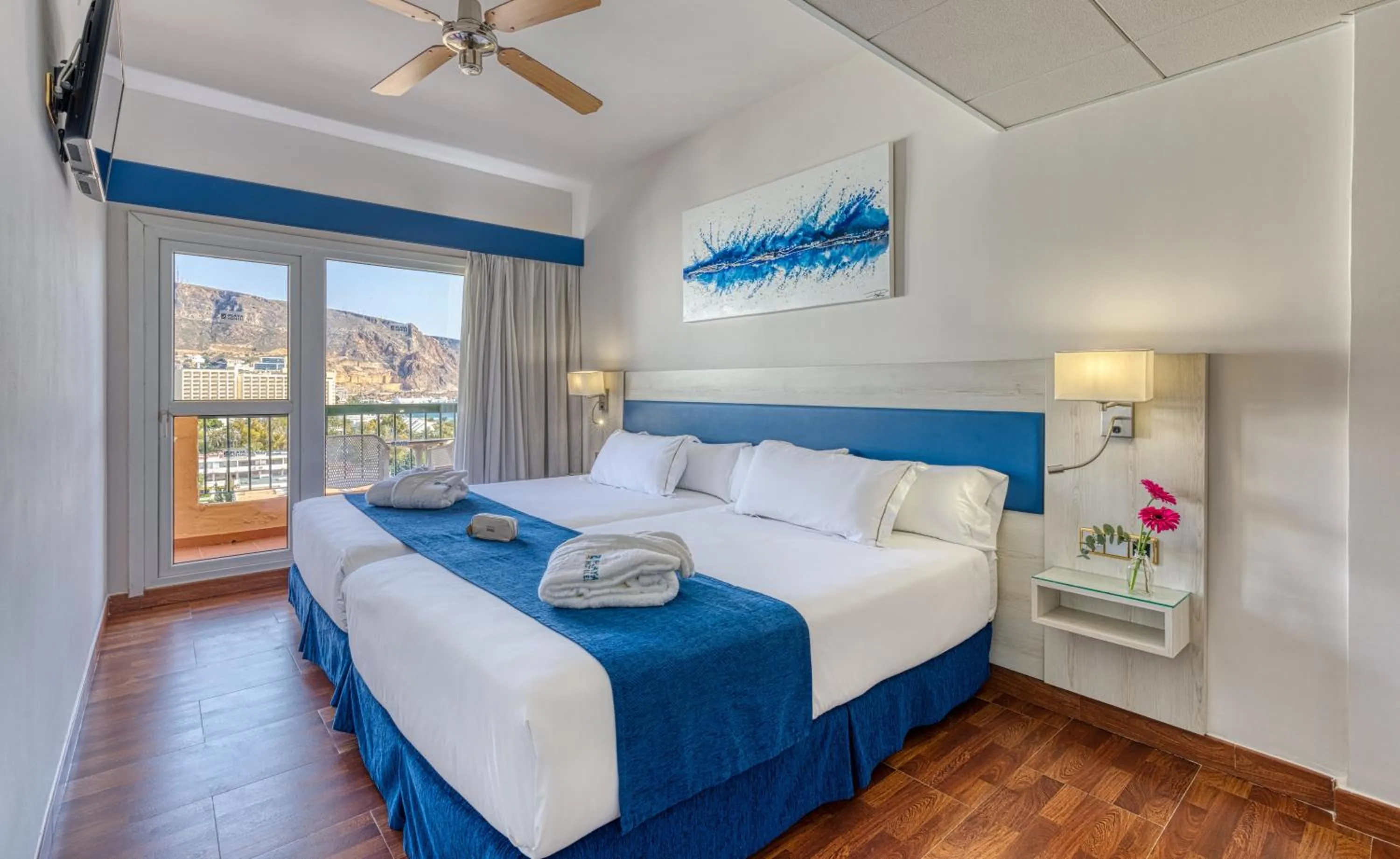 Photo of the whole room, Bed in Playadulce