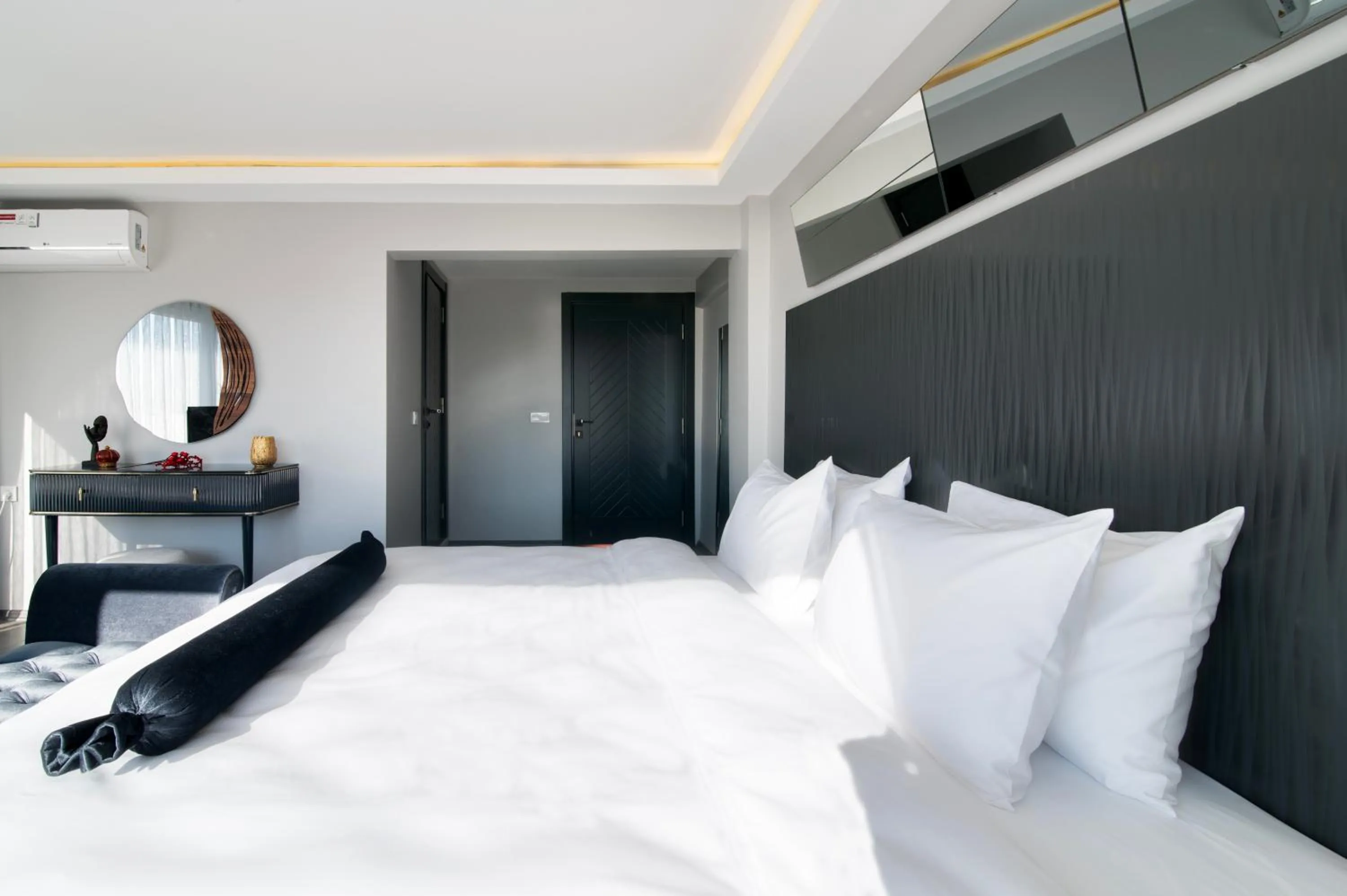 Photo of the whole room in Via Çırağan Hotel