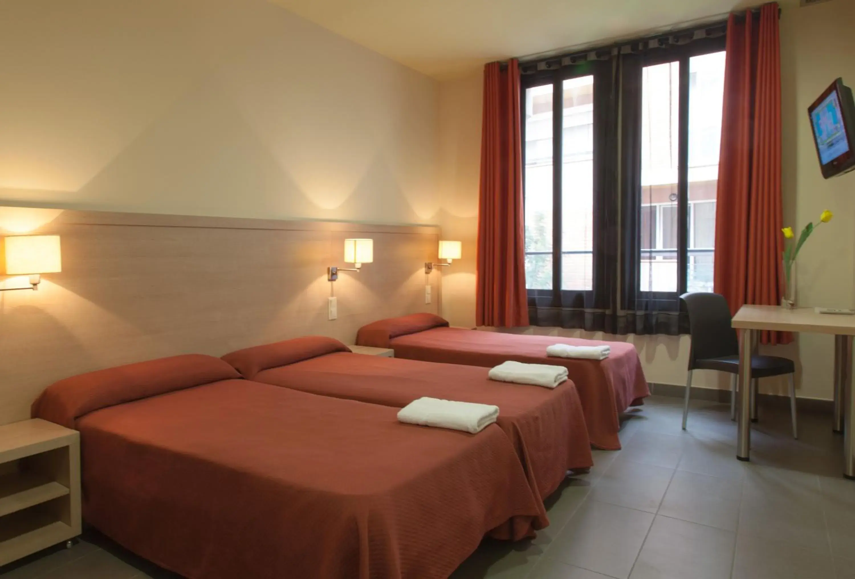 Quadruple Room in Residència Erasmus Gracia Quadruple Room in Residència Erasmus Gracia