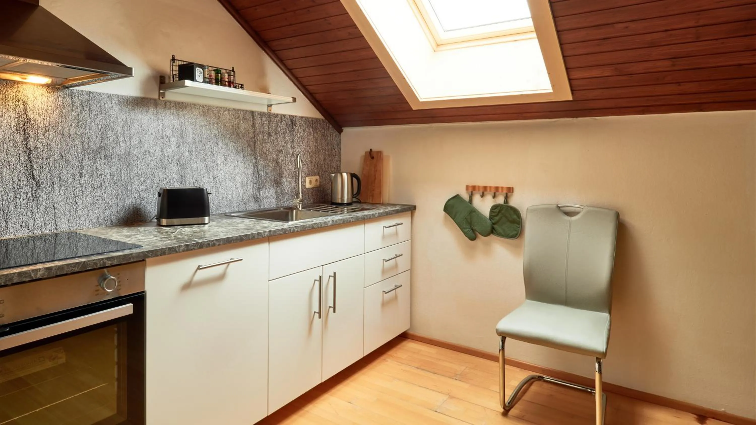 Kitchen or kitchenette in Jeff's - Rooms with a mountain view