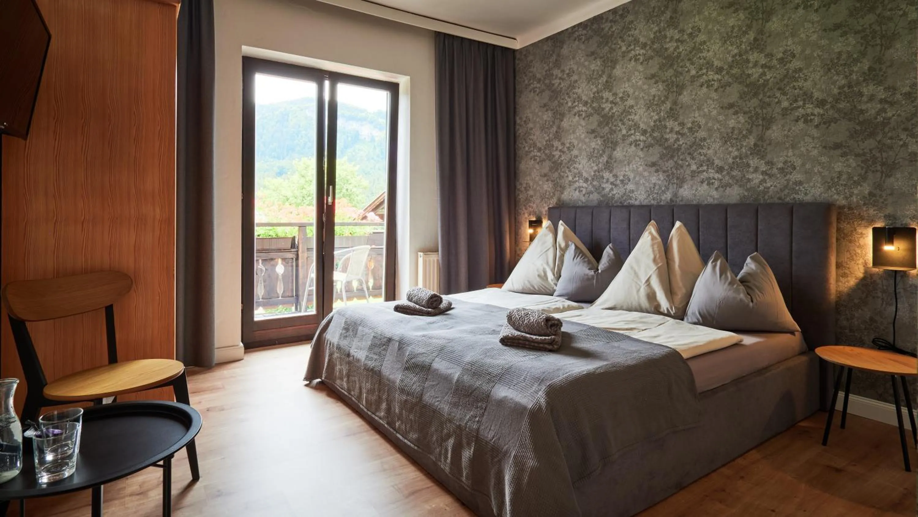 Bed in Jeff's - Rooms with a mountain view