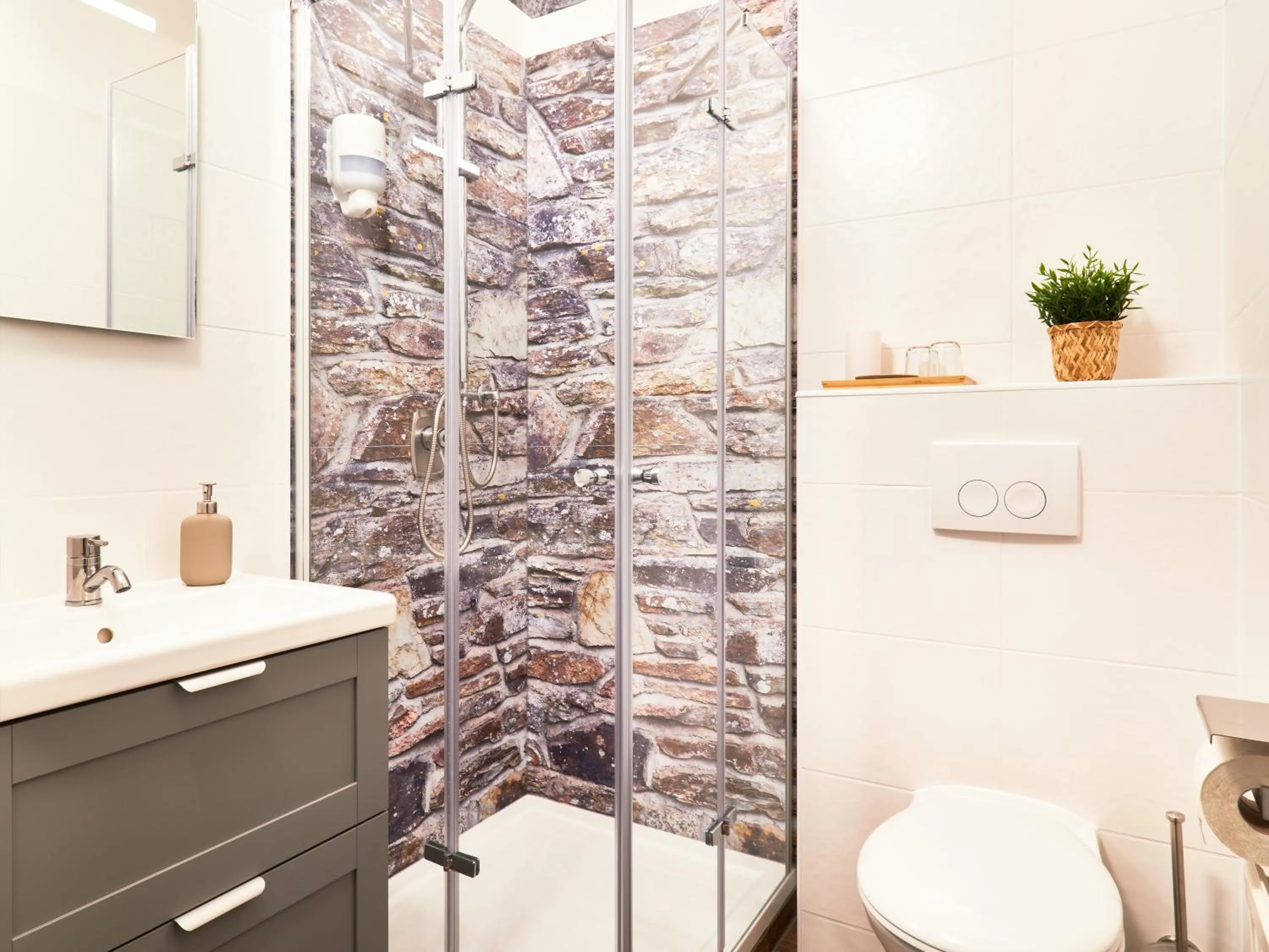 Shower in Jeff's - Rooms with a mountain view