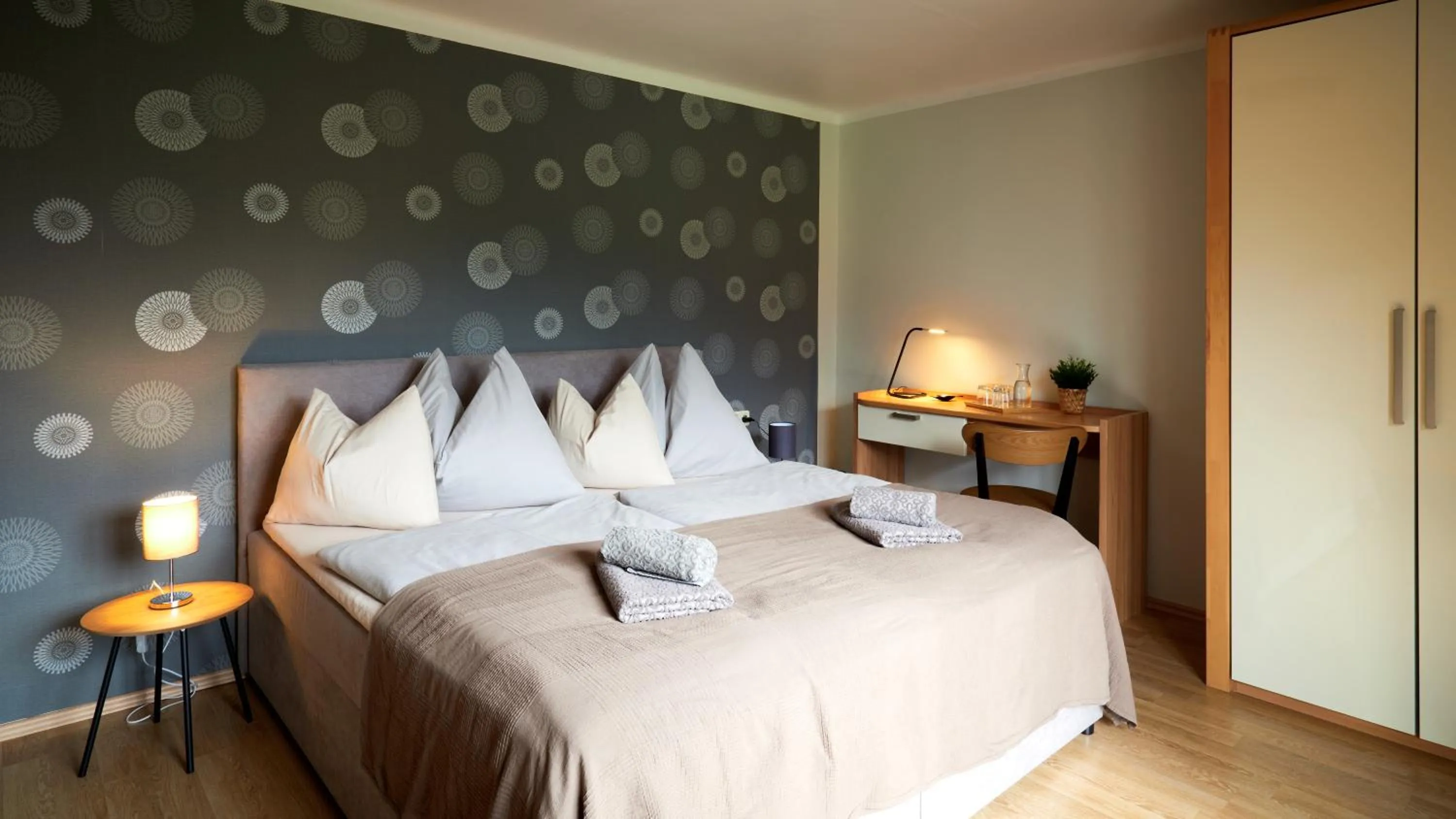 Bed in Jeff's - Rooms with a mountain view