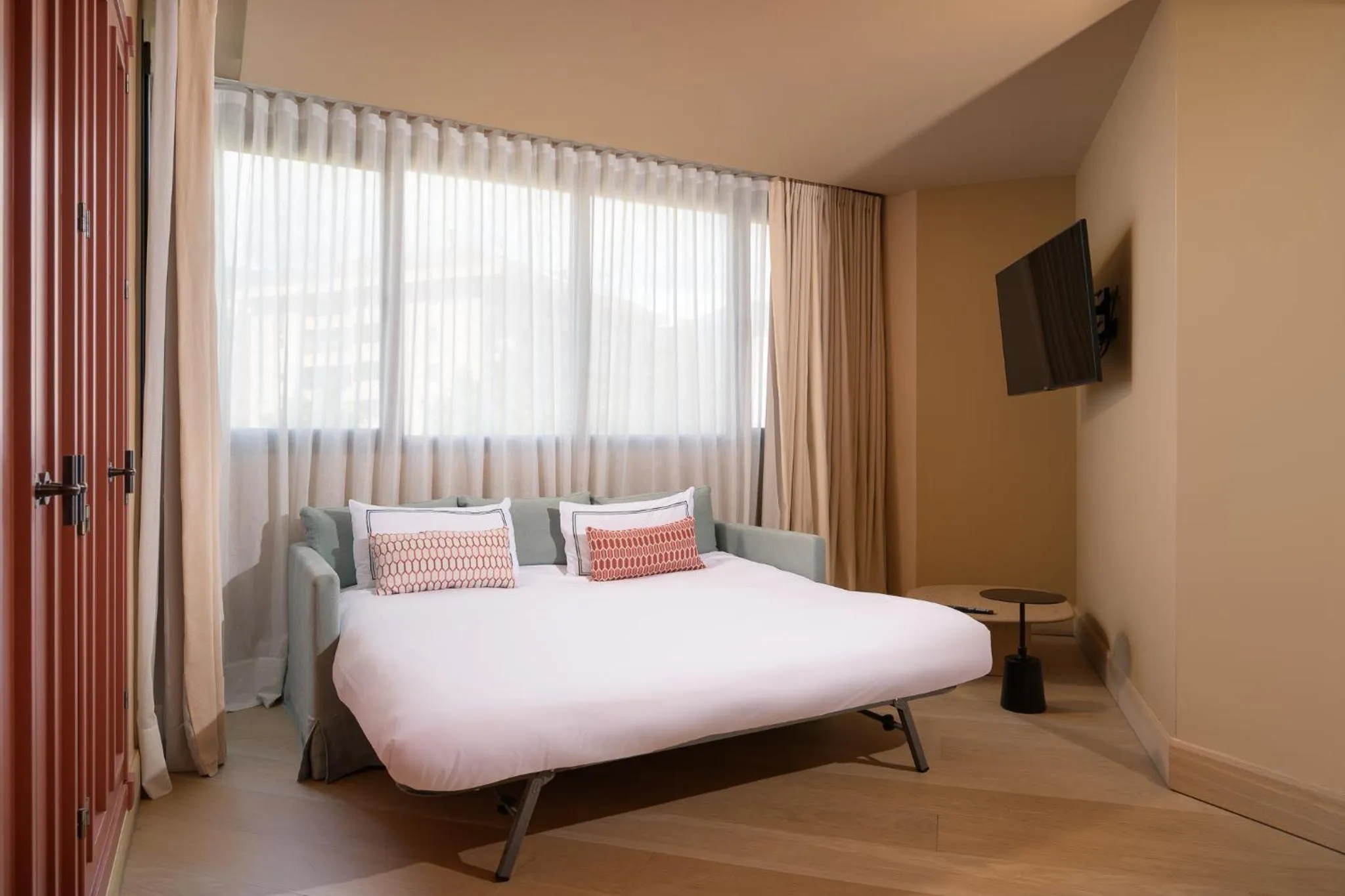 Living room, Bed in El Fuerte Marbella