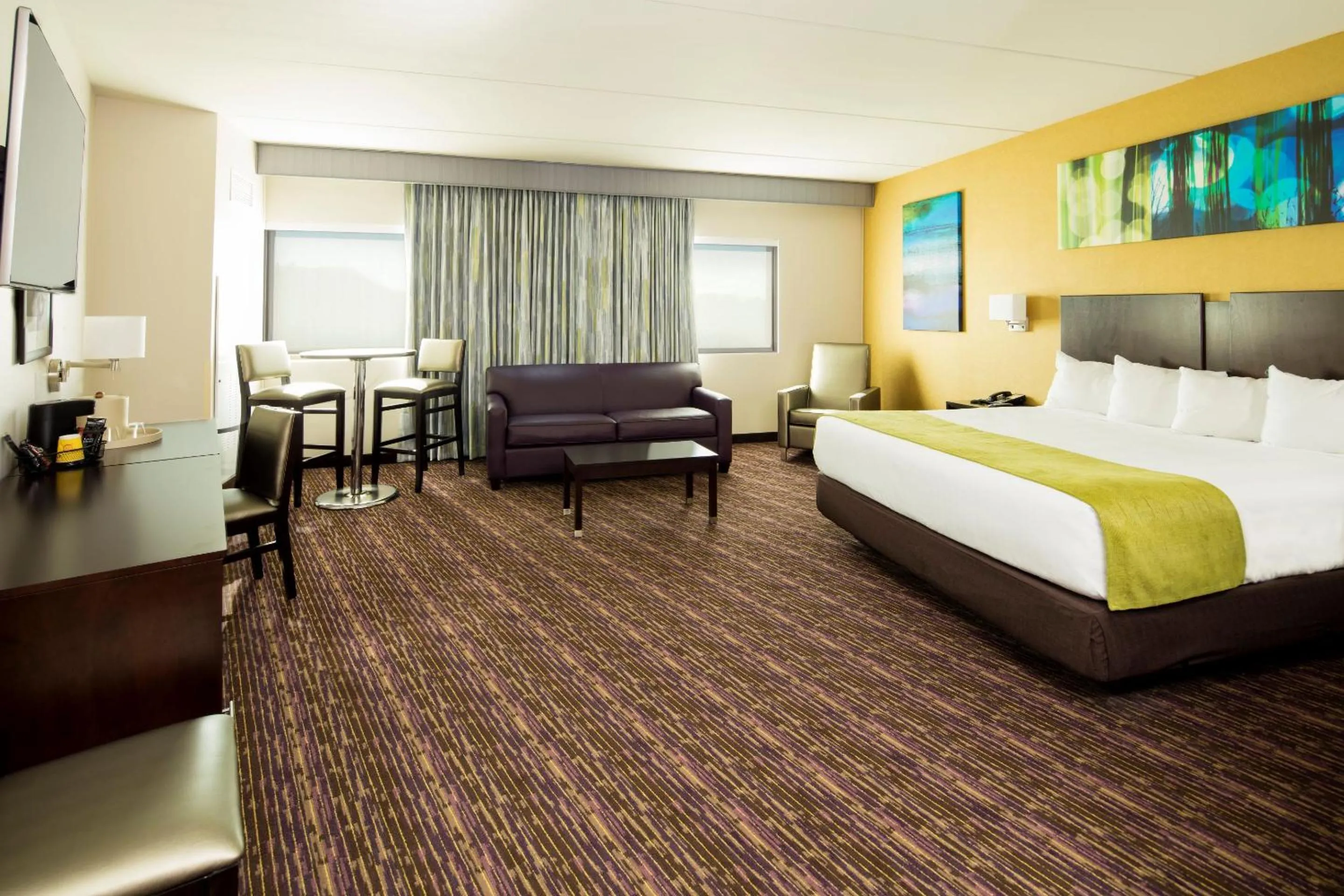 Bedroom, Bed in Harrah's Cherokee Valley River, A Caesars Destination