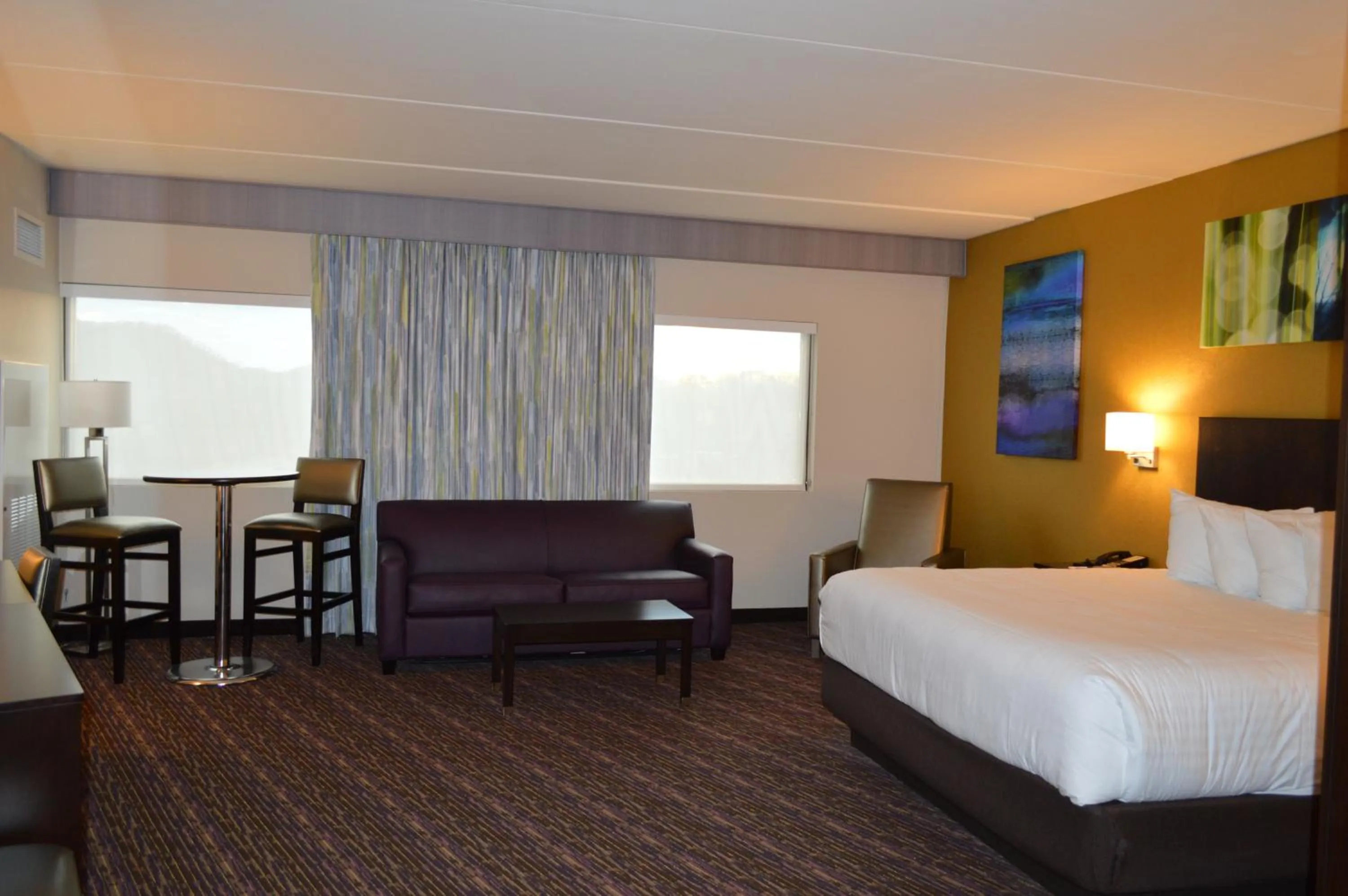 Bedroom, Bed in Harrah's Cherokee Valley River, A Caesars Destination