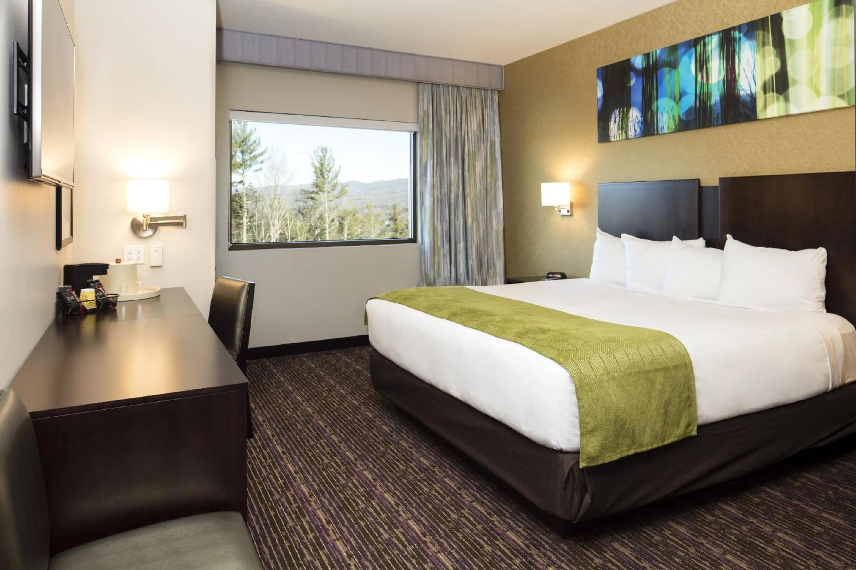 Bedroom, Bed in Harrah's Cherokee Valley River, A Caesars Destination
