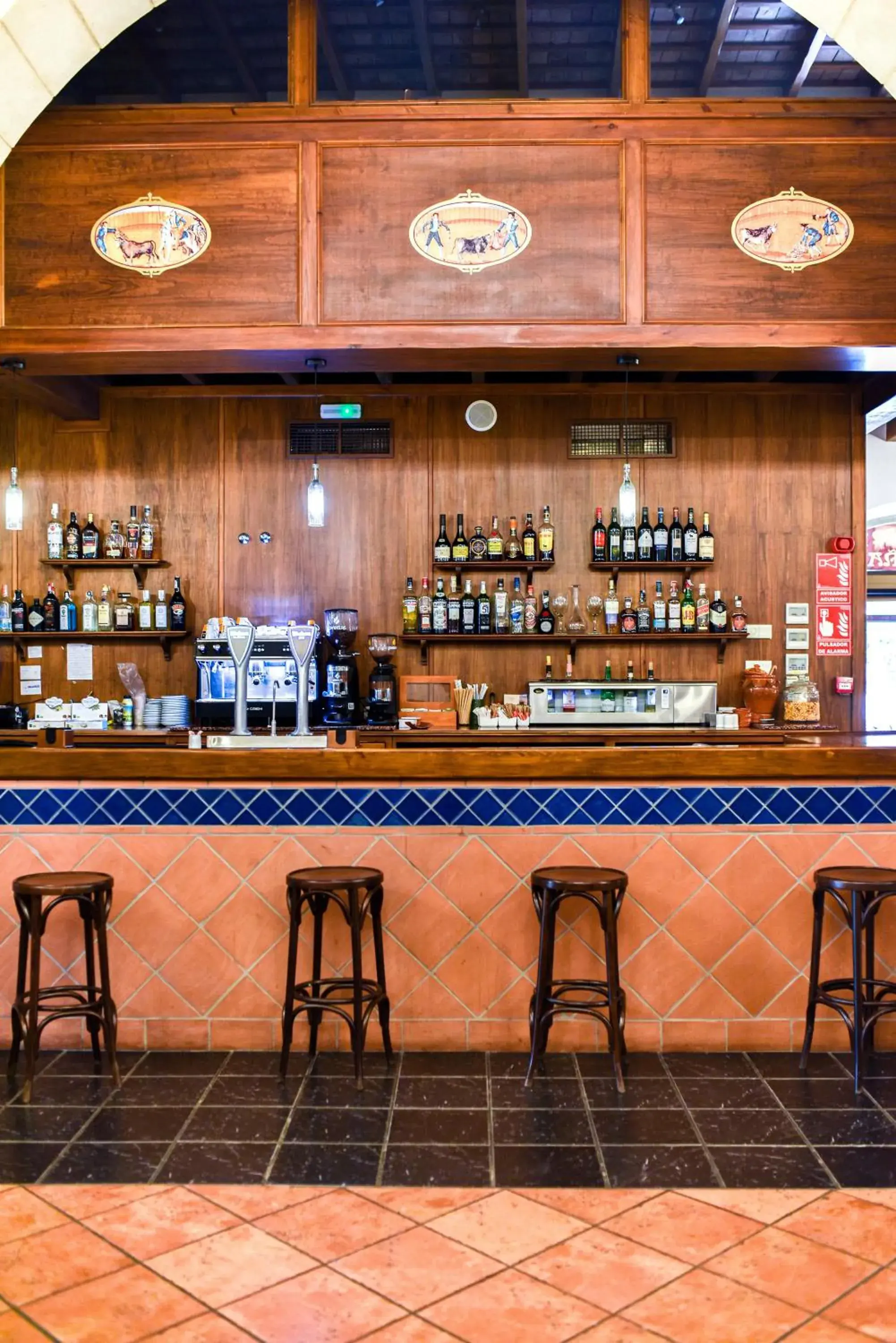 Lounge or bar in ALEGRIA Bodega Real Lounge or bar in ALEGRIA Bodega Real