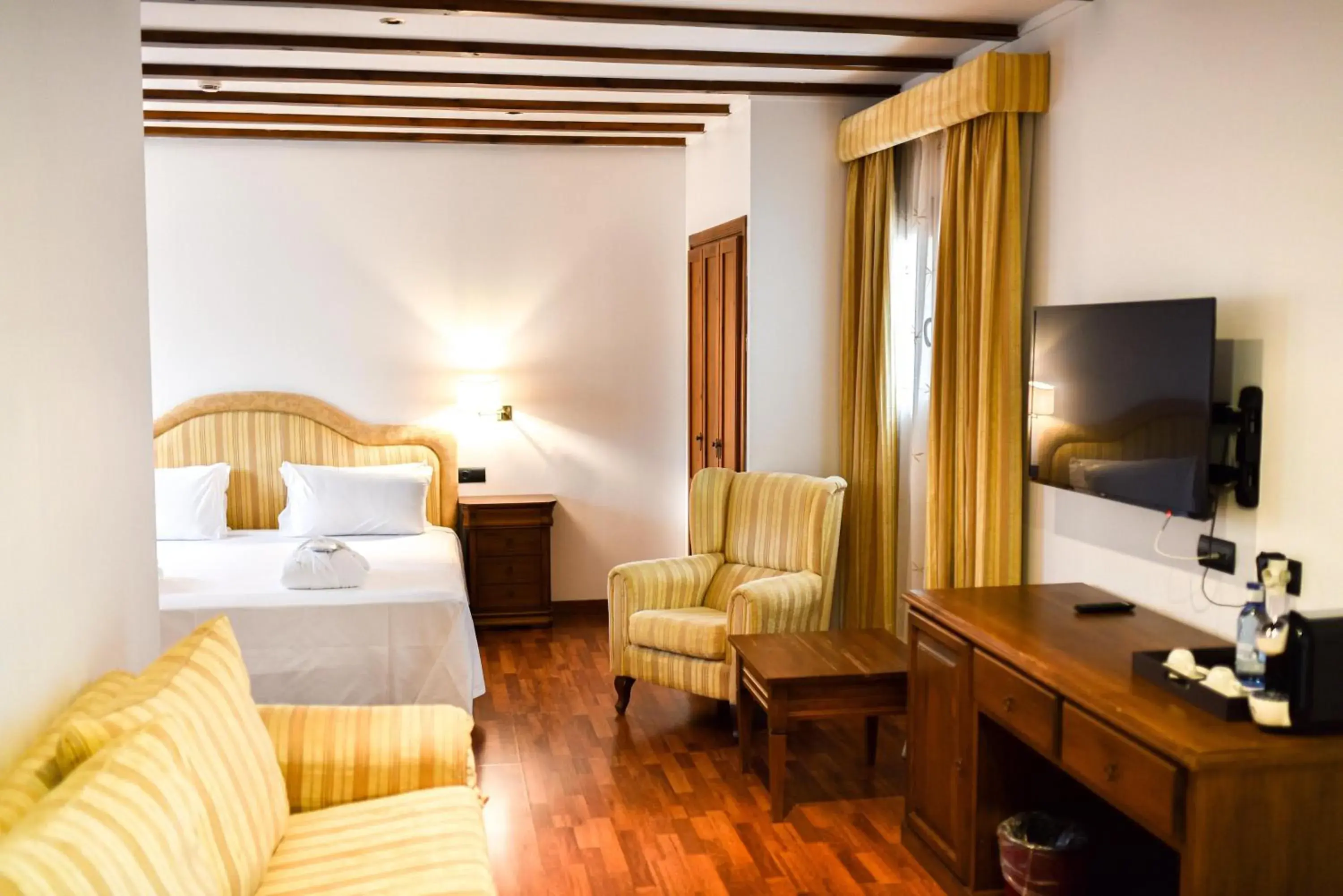 Photo of the whole room, Bed in ALEGRIA Bodega Real Photo of the whole room, Bed in ALEGRIA Bodega Real