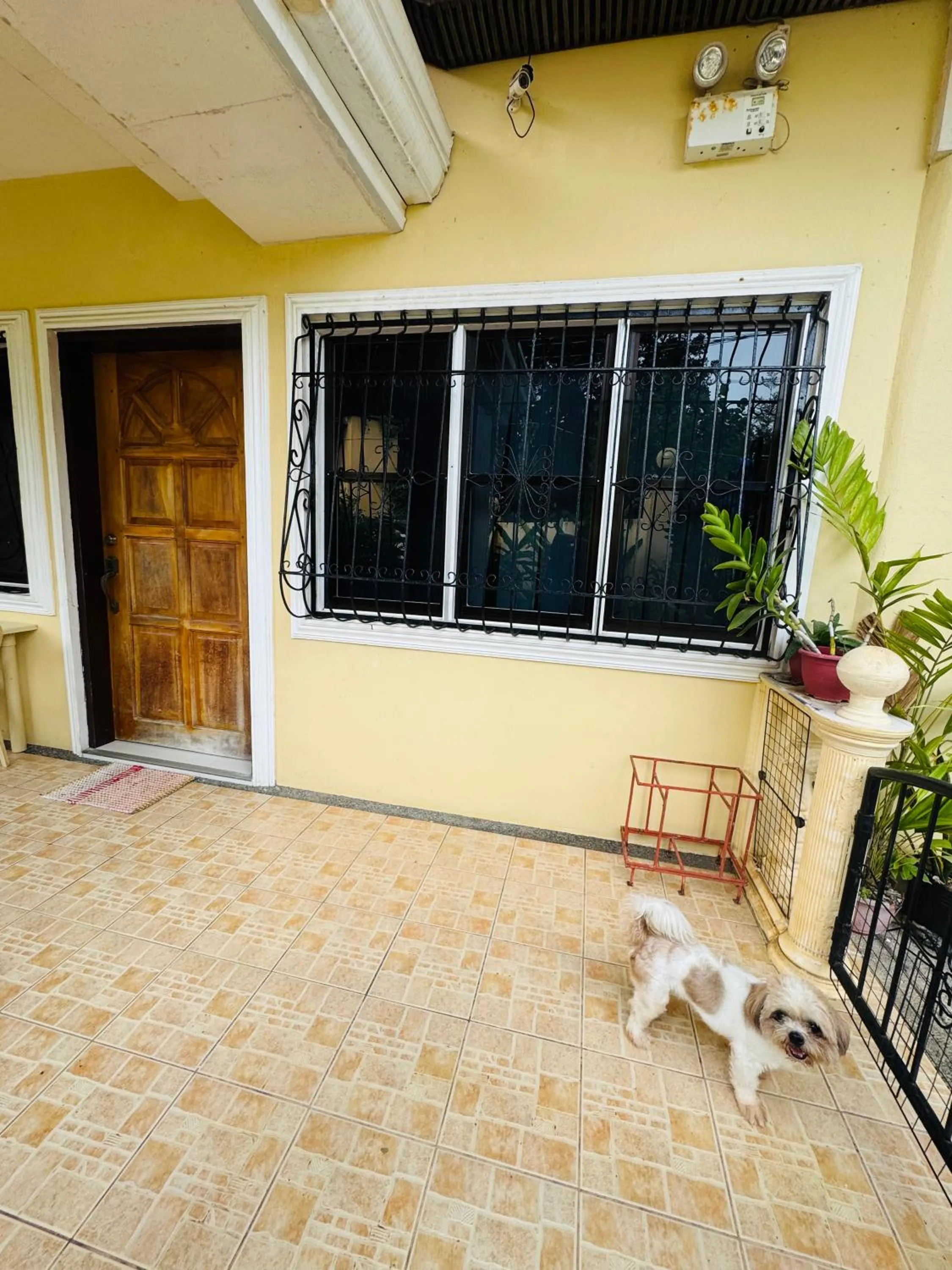 Day in La-Familia Guest House