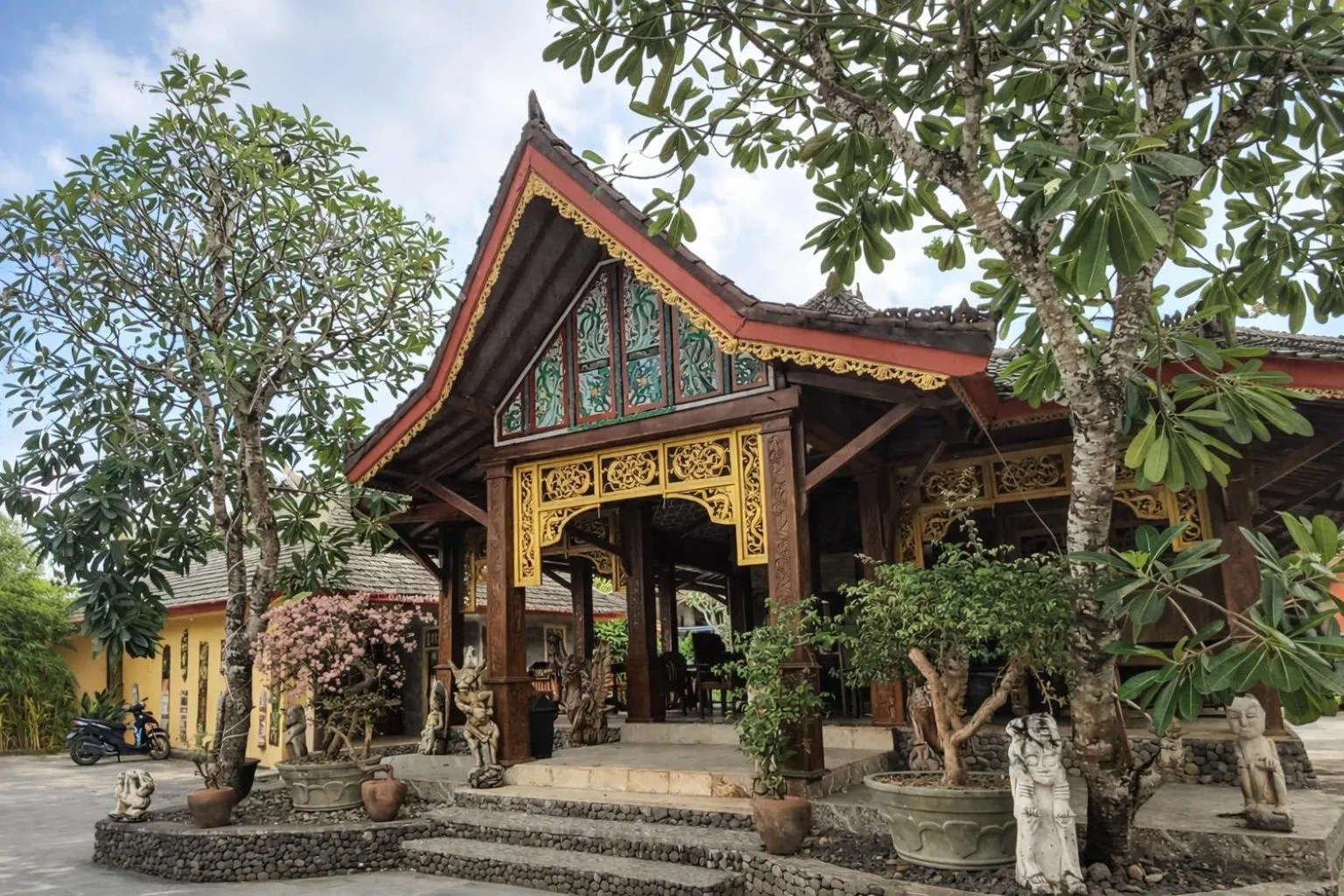 Property building in Matahari Inn Kuta Lombok