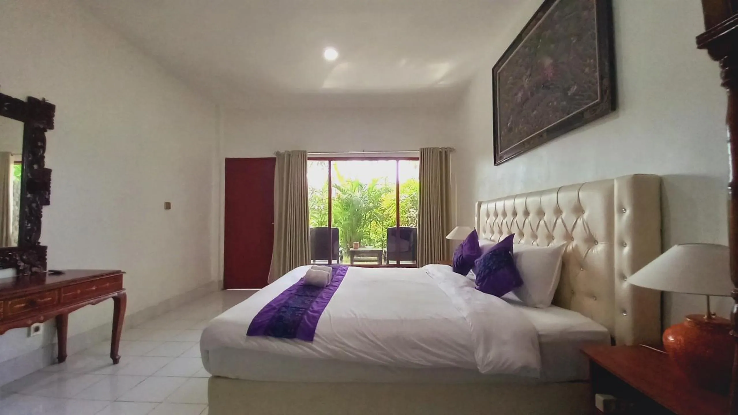 View (from property/room), Bed in Matahari Inn Kuta Lombok