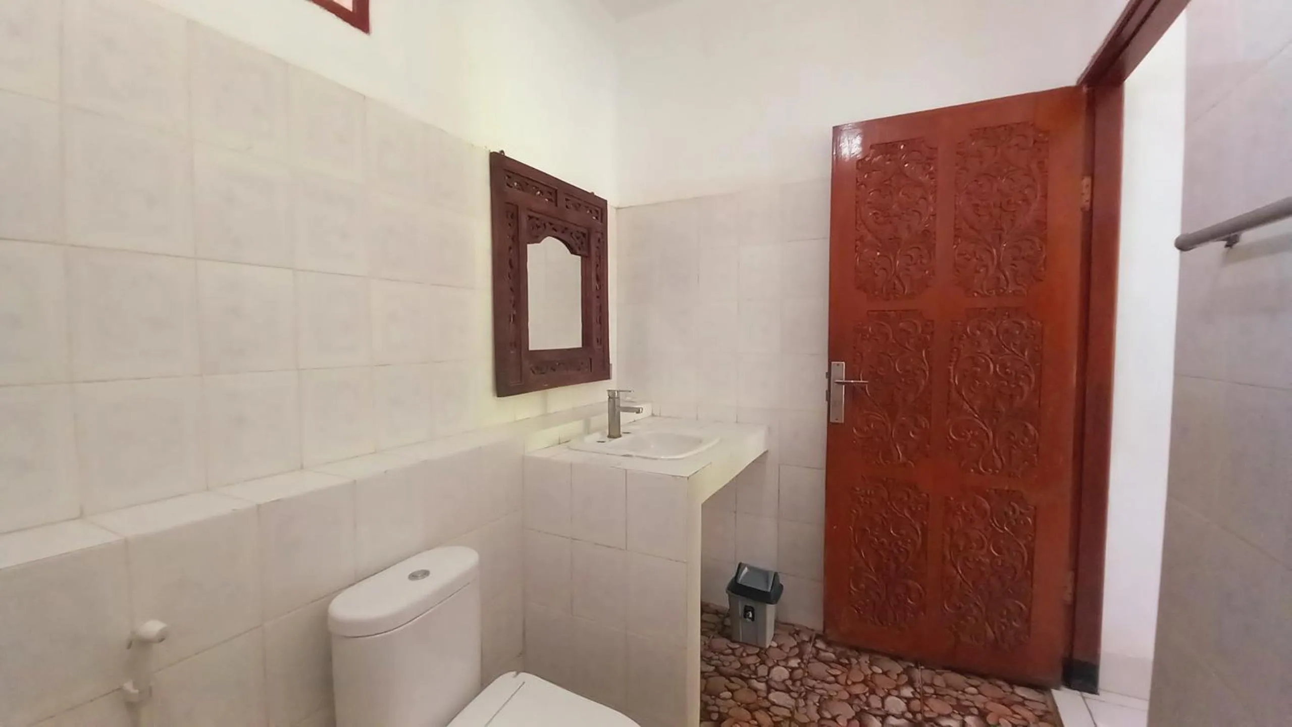 Toilet in Matahari Inn Kuta Lombok