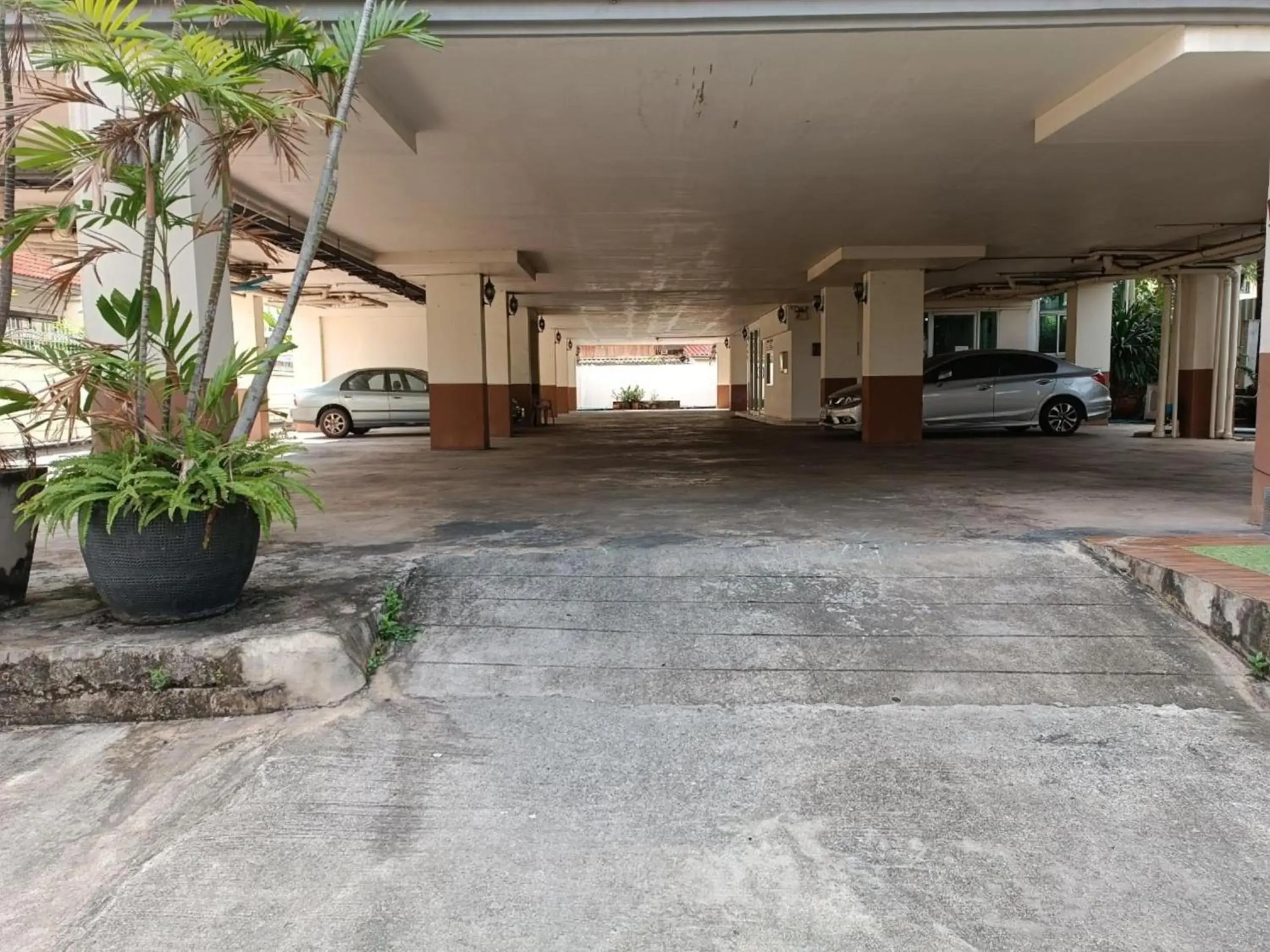 Parking in Grandview Condominia Parking in Grandview Condominia