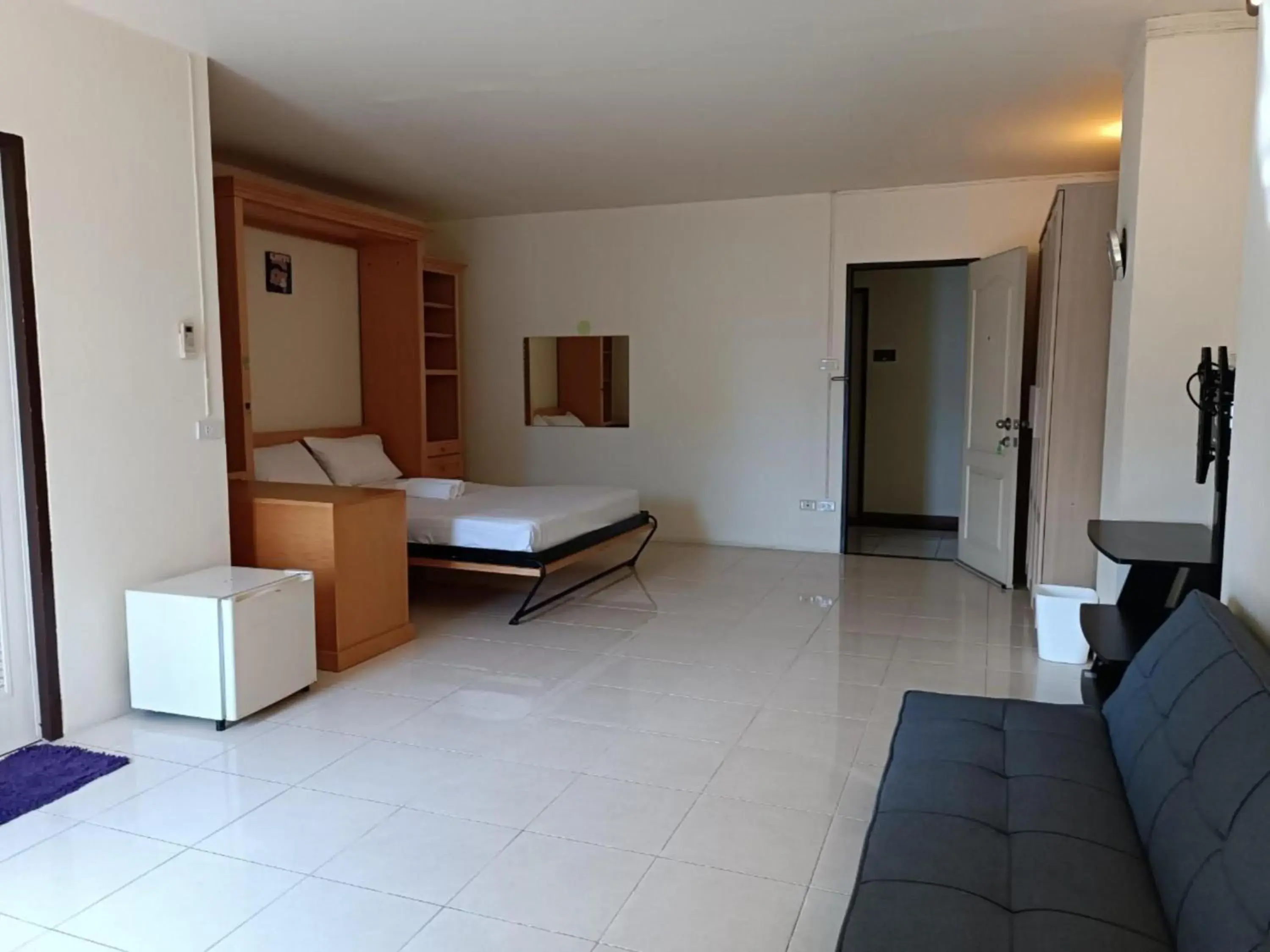 Bedroom, Bed in Grandview Condominia Bedroom, Bed in Grandview Condominia