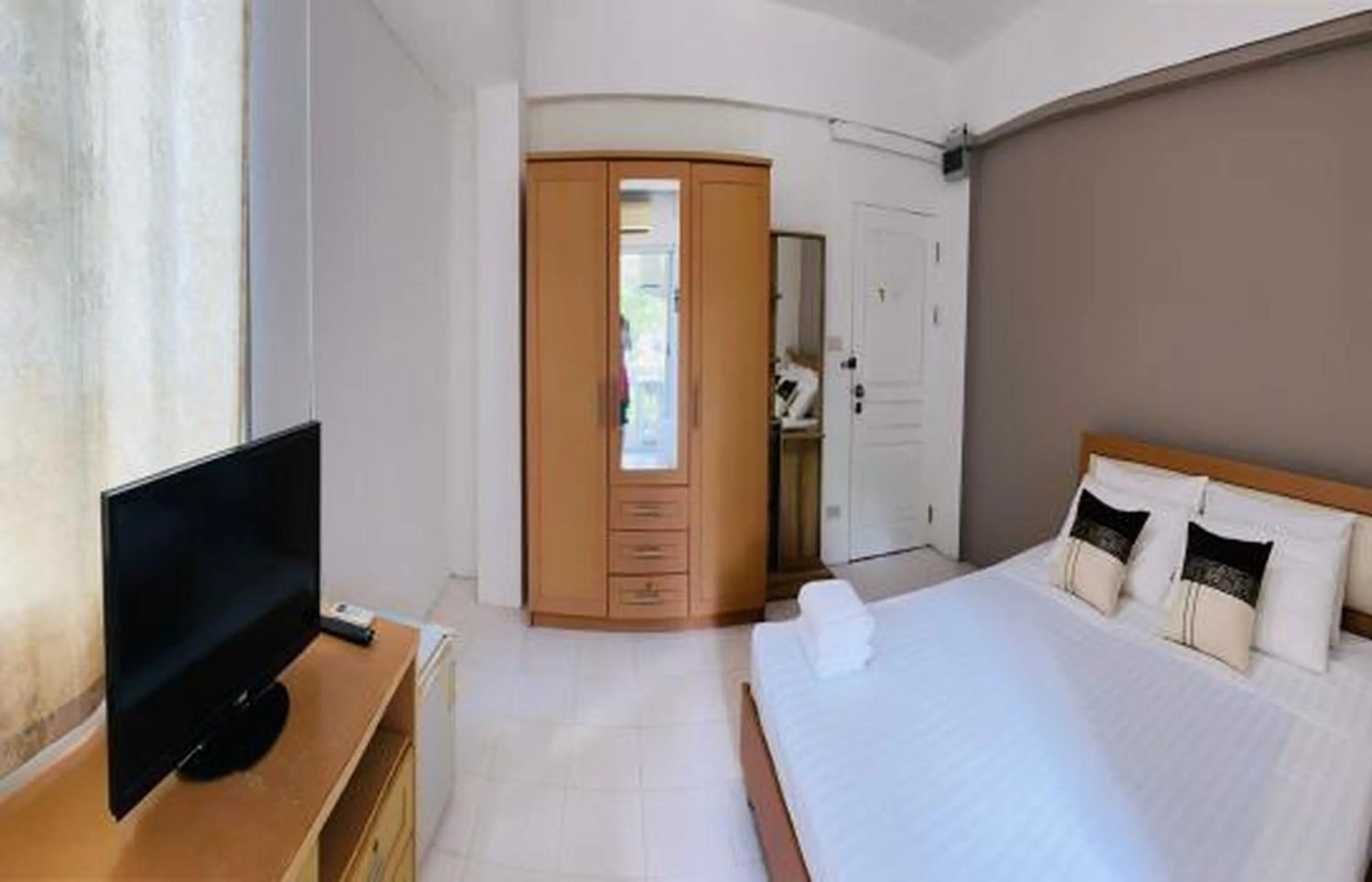 Photo of the whole room, Bed in Grandview Place