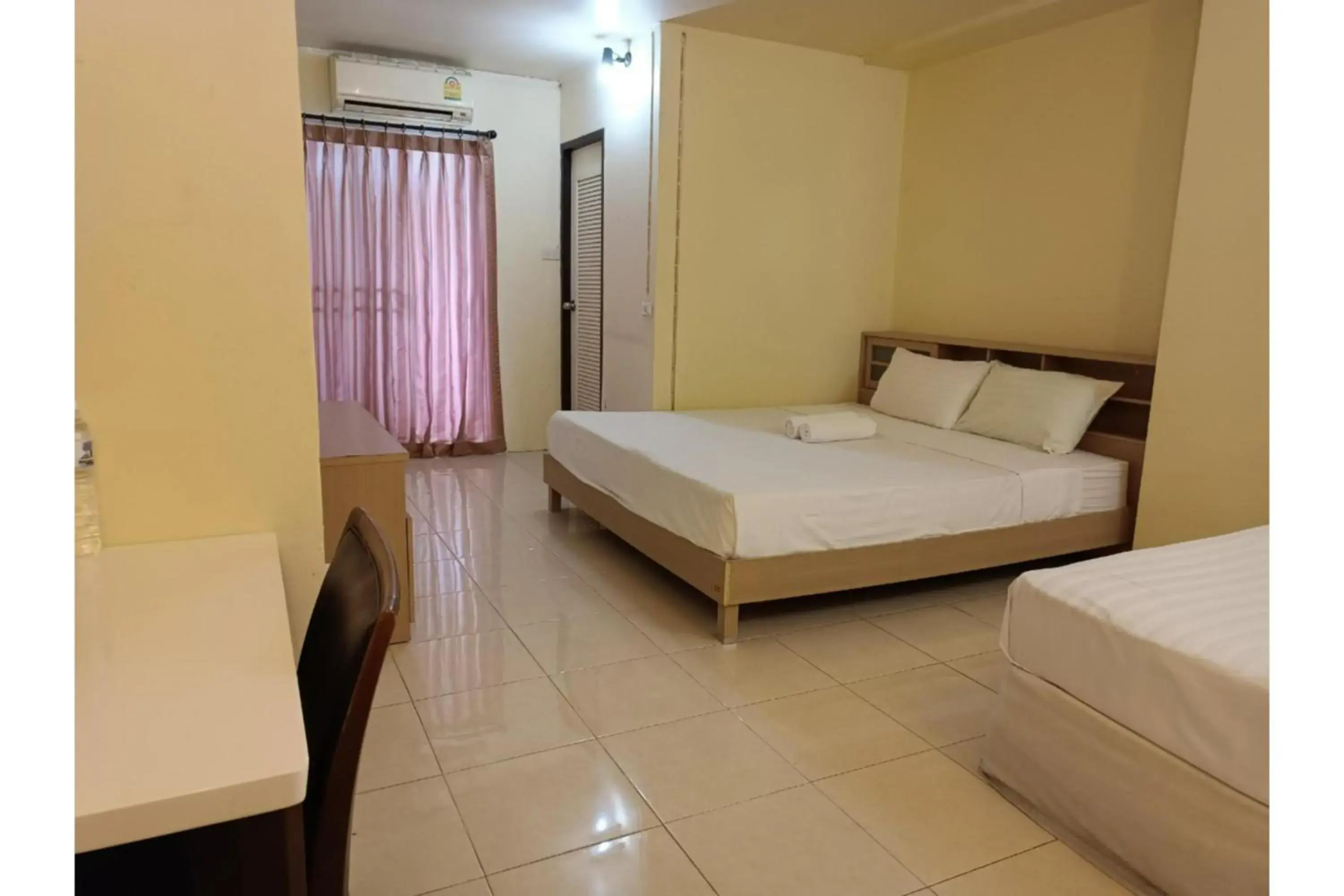 Photo of the whole room, Bed in Grandview Place Photo of the whole room, Bed in Grandview Place