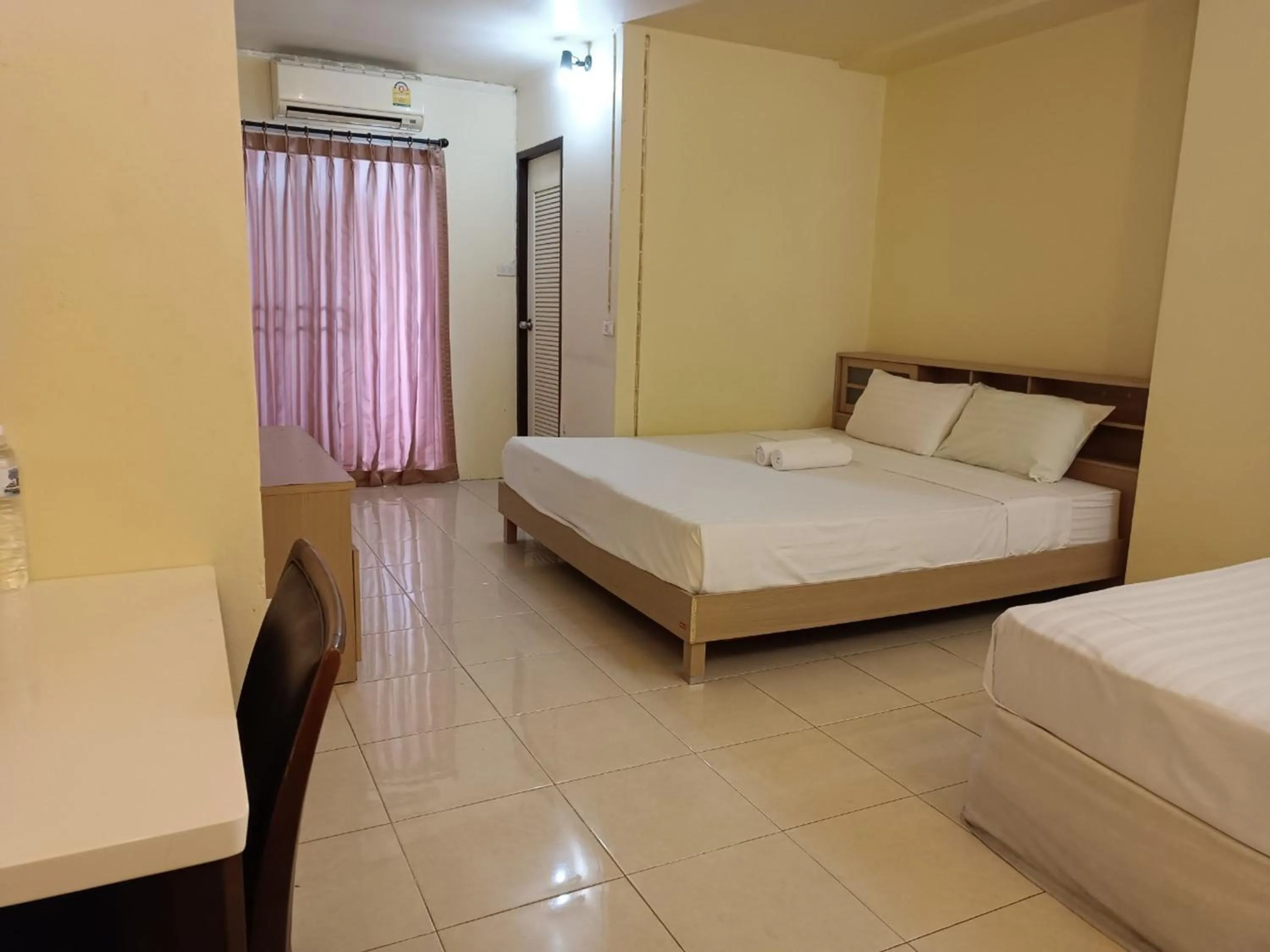 Photo of the whole room, Bed in Grandview Place