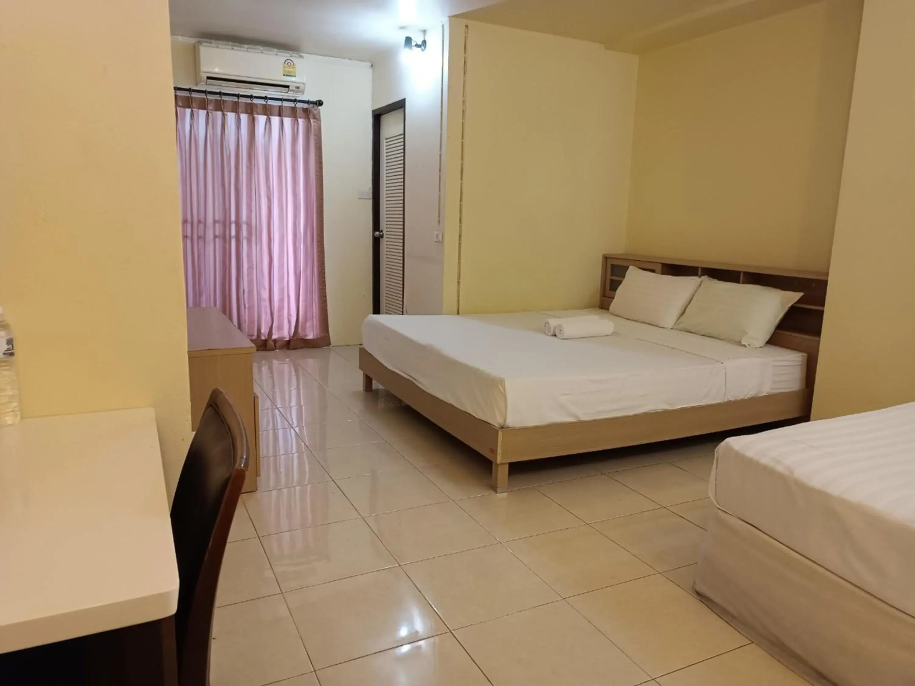 Photo of the whole room, Bed in Grandview Place Photo of the whole room, Bed in Grandview Place