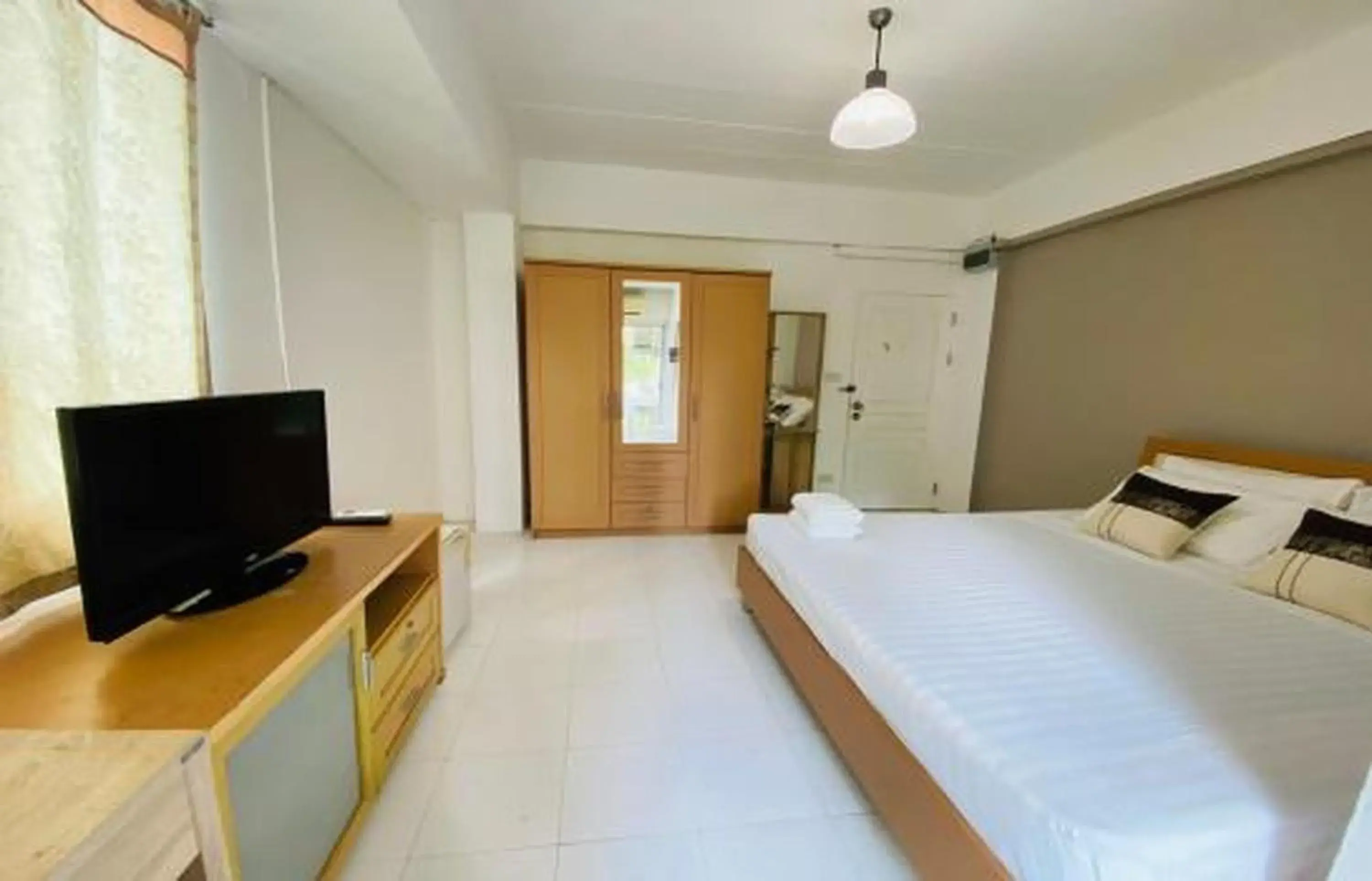 Photo of the whole room, Bed in Grandview Place Photo of the whole room, Bed in Grandview Place