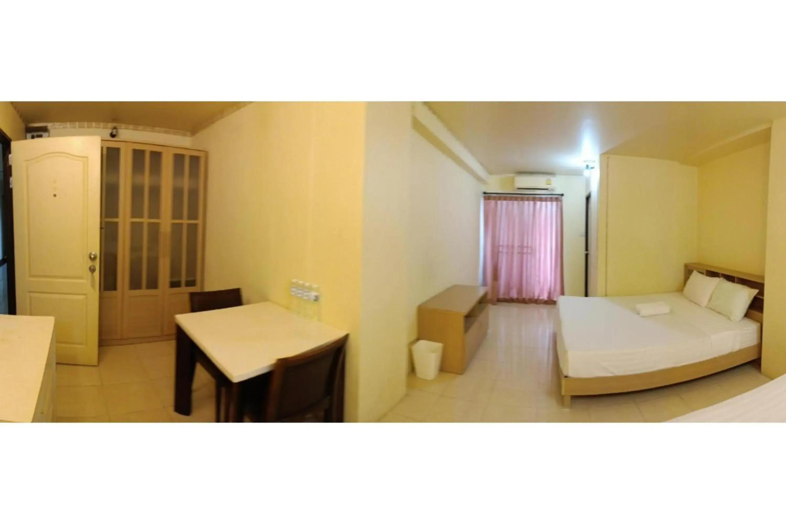 Photo of the whole room, Bed in Grandview Place Photo of the whole room, Bed in Grandview Place